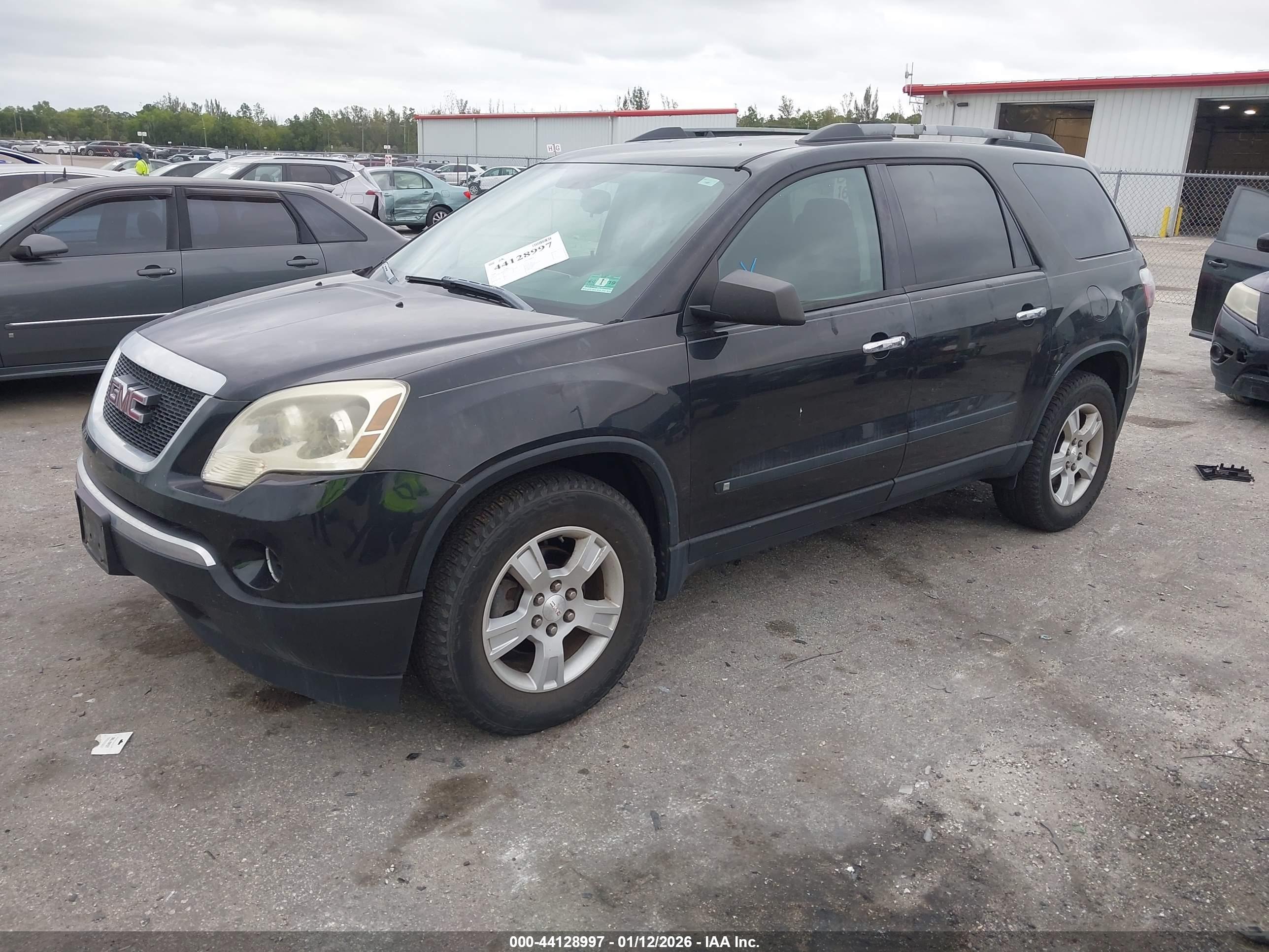 GMC ACADIA image 2