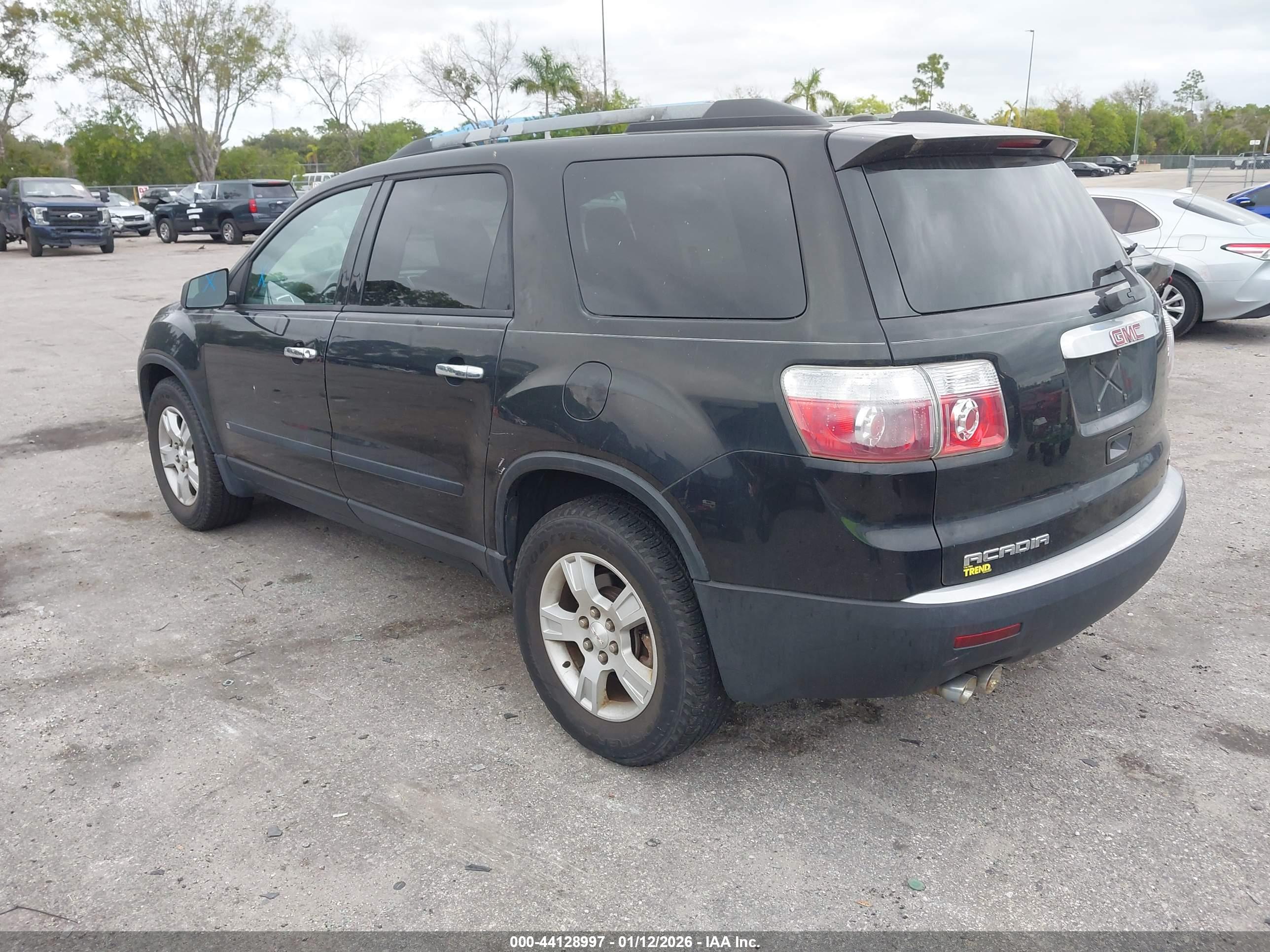 GMC ACADIA image 3