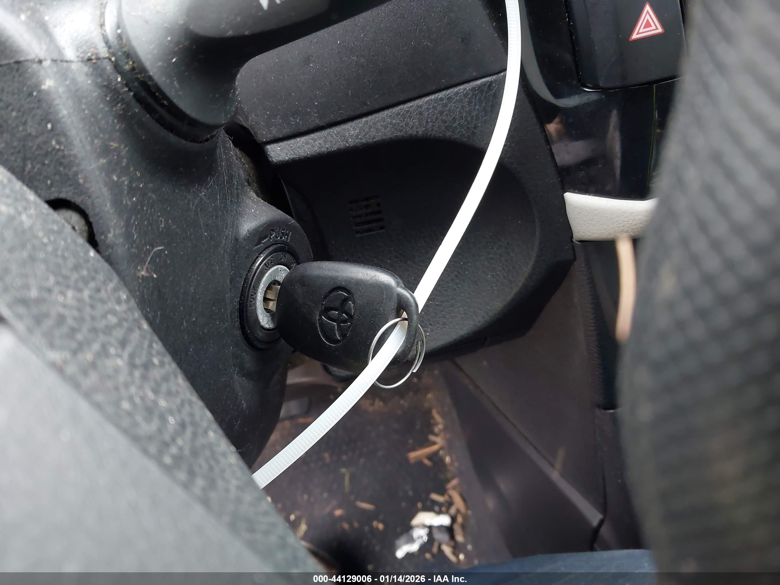 TOYOTA COROLLA image 11