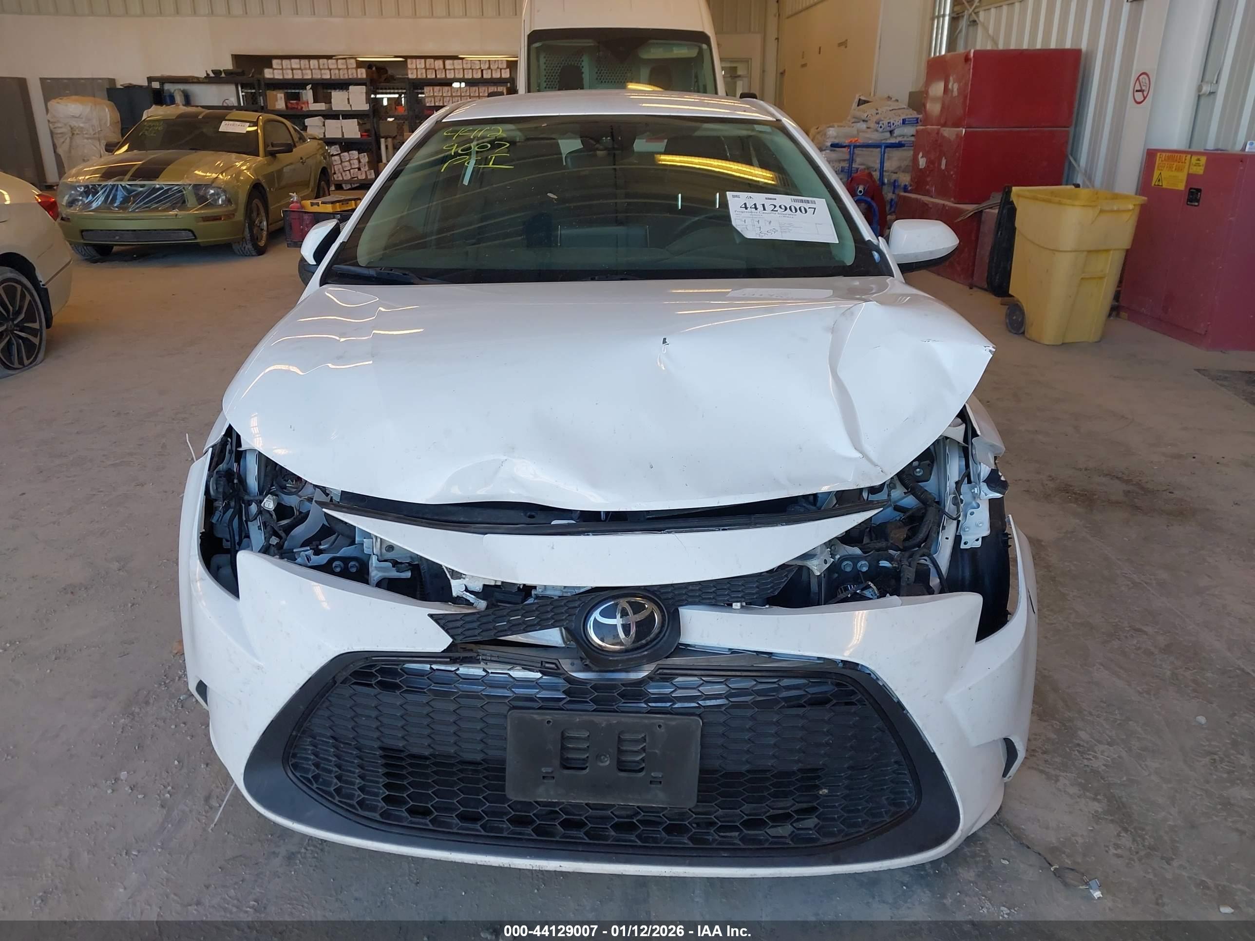 TOYOTA COROLLA image 6