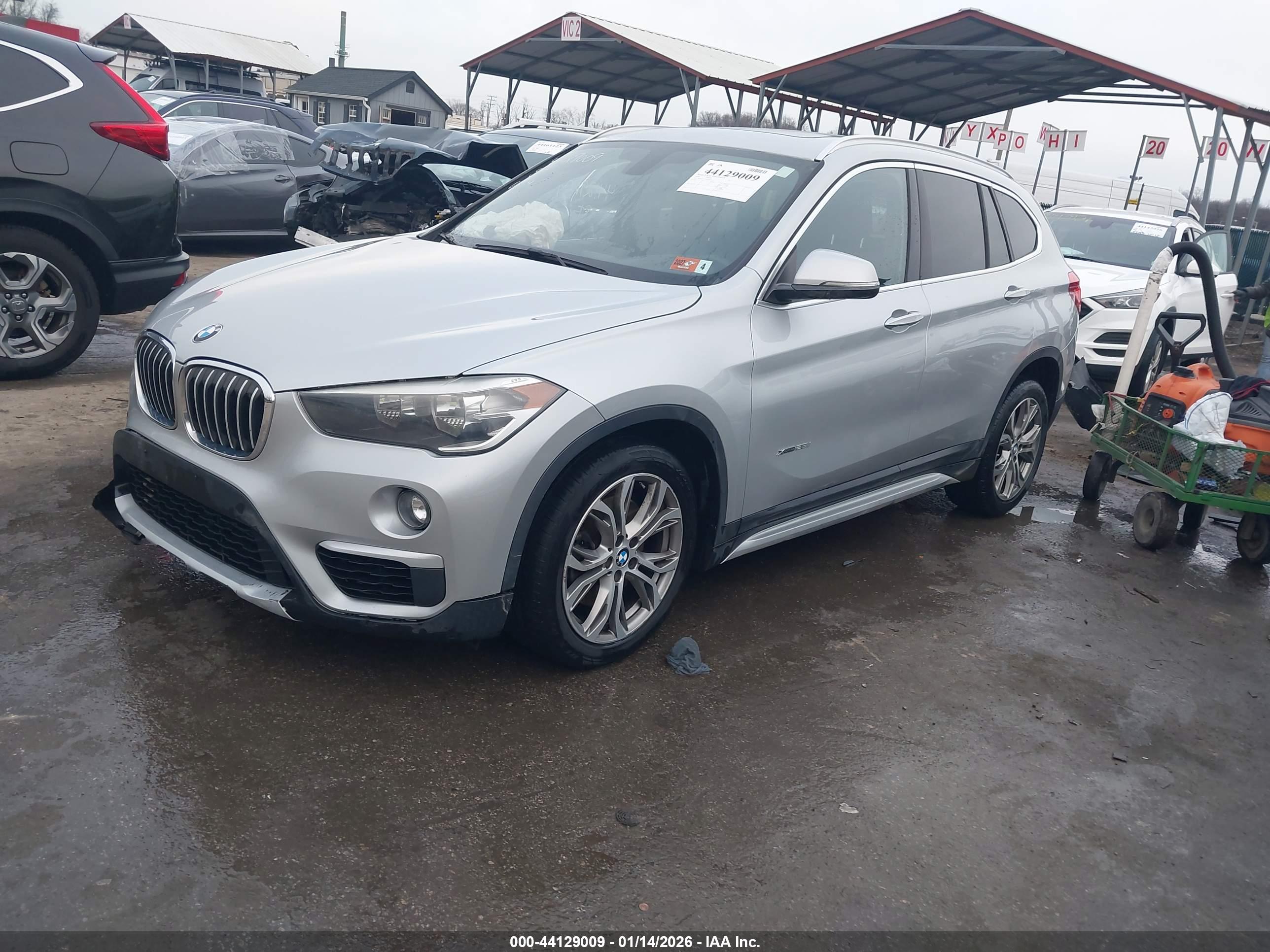 BMW X1 image 2