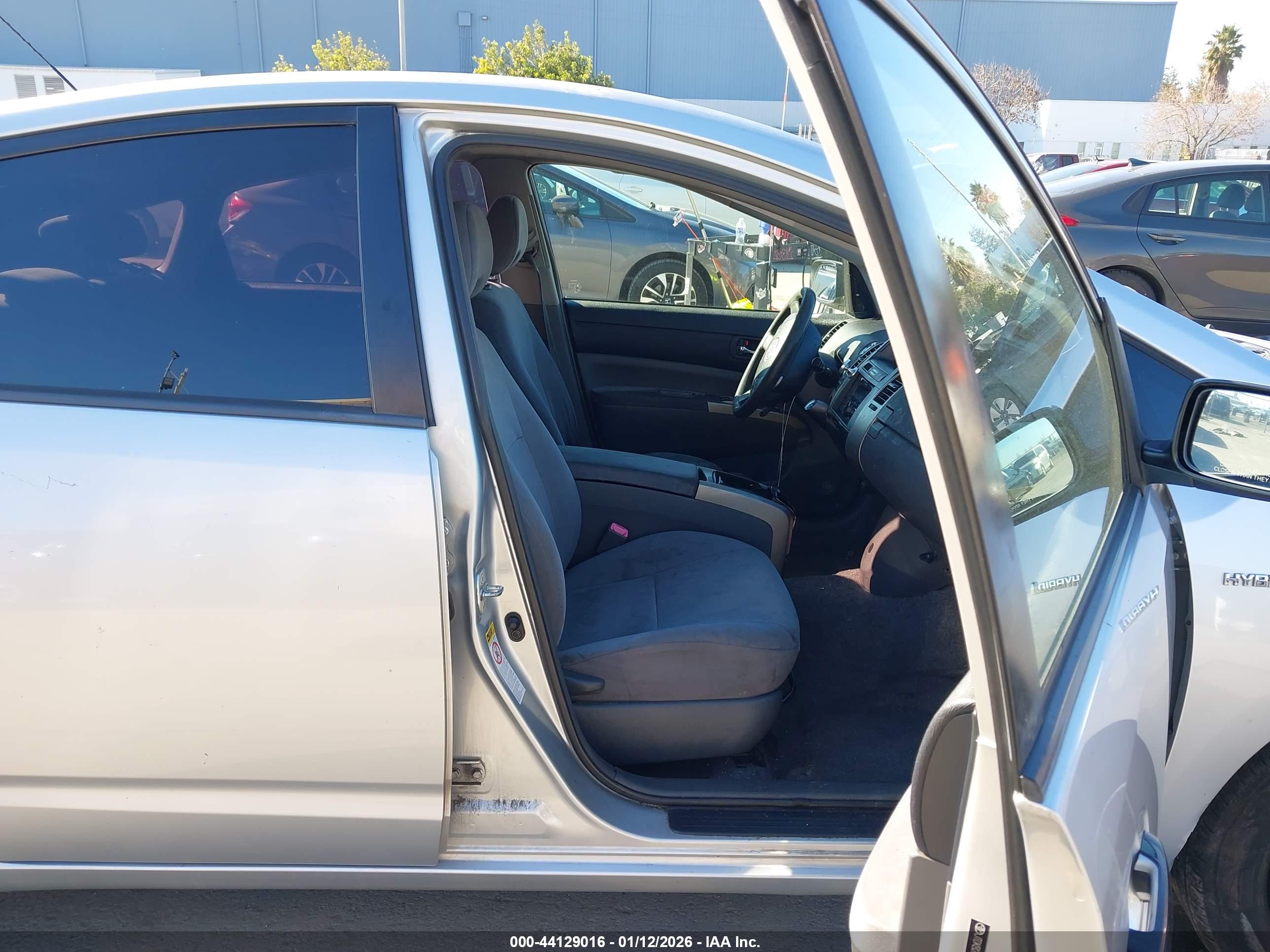 TOYOTA PRIUS image 5