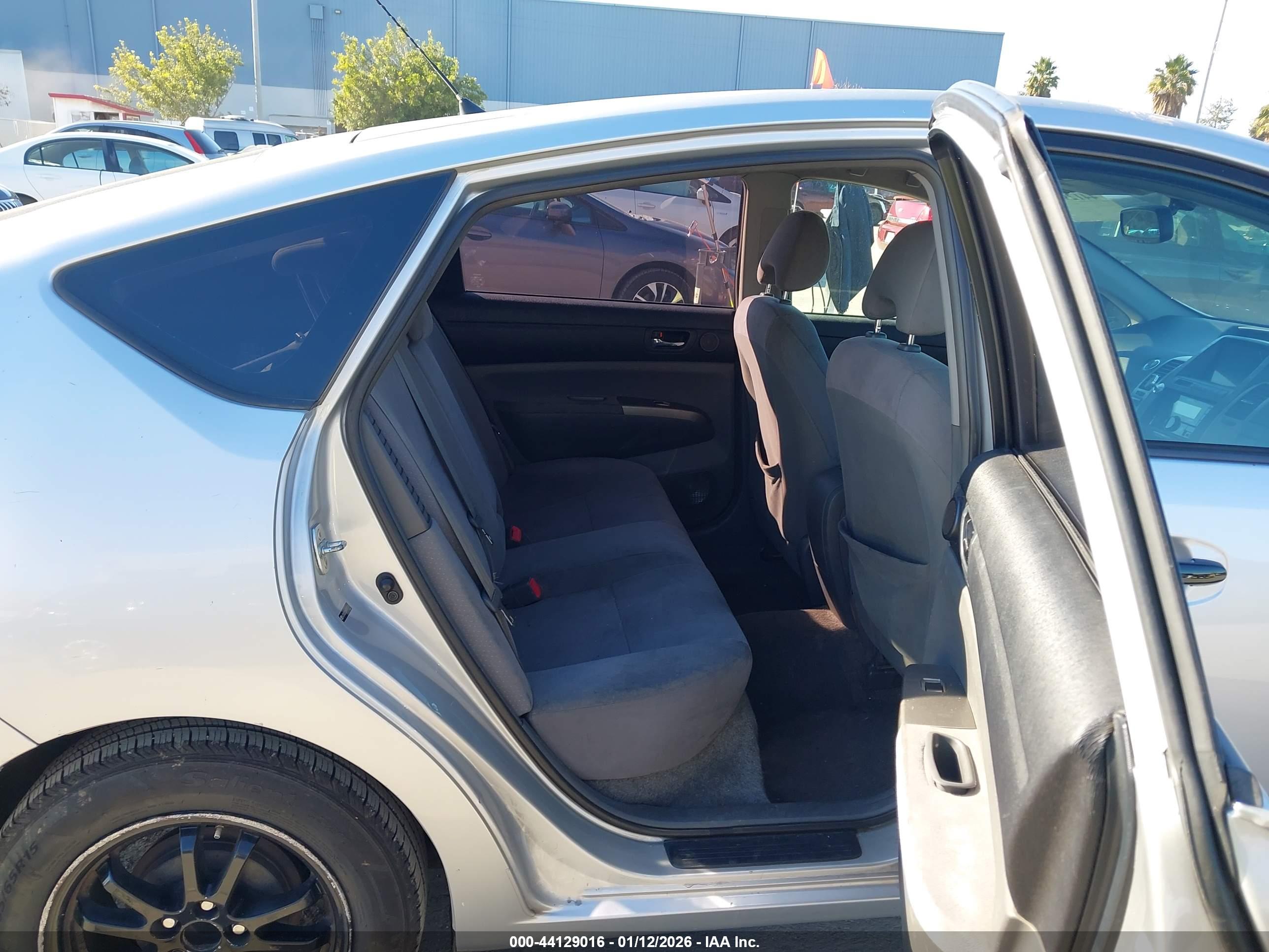 TOYOTA PRIUS image 8