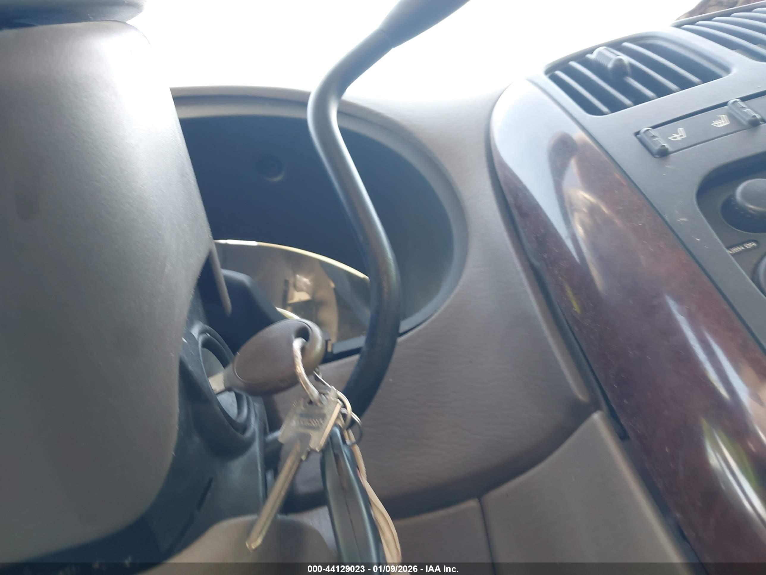CHRYSLER TOWN image 11