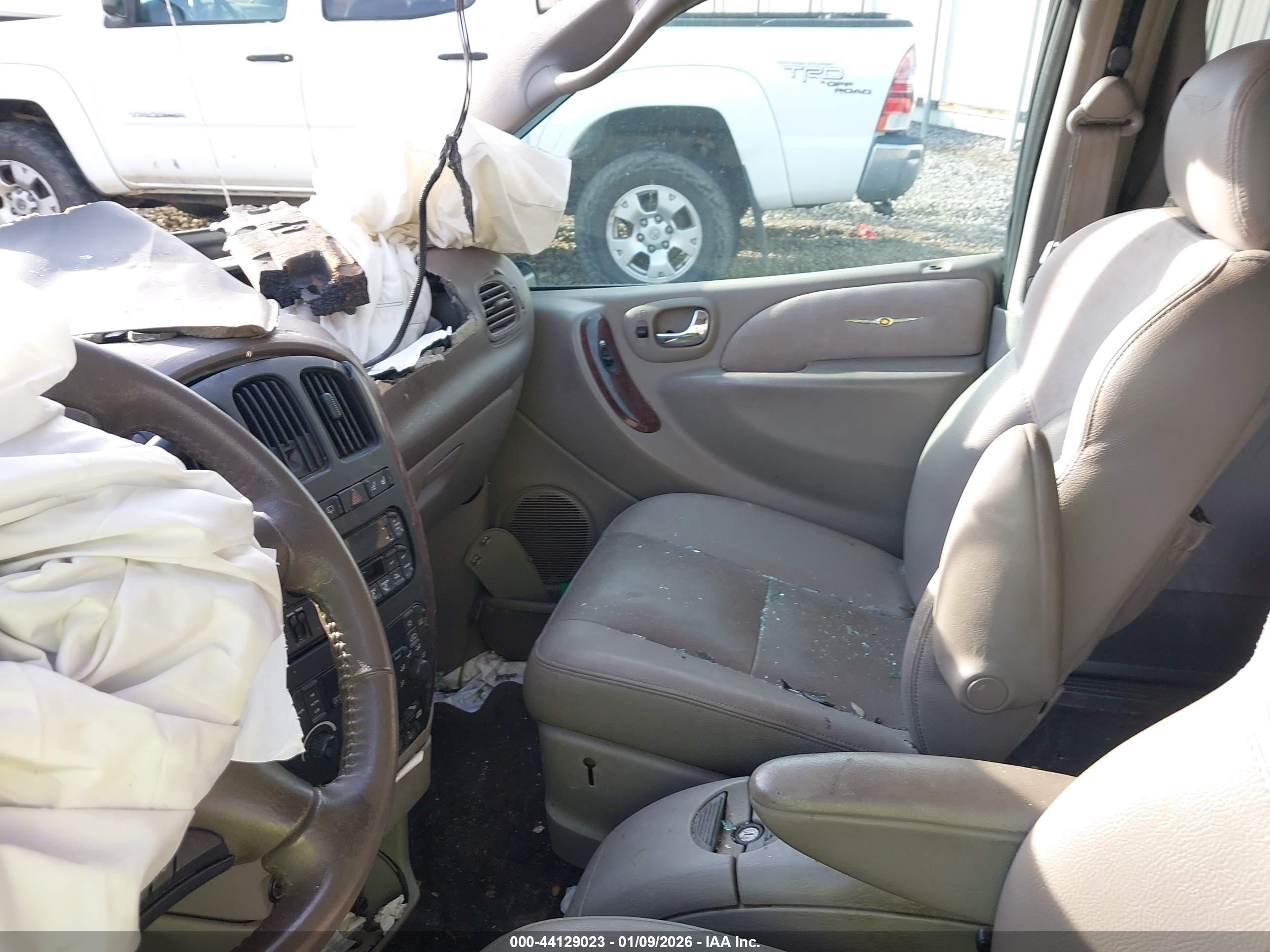 CHRYSLER TOWN image 5