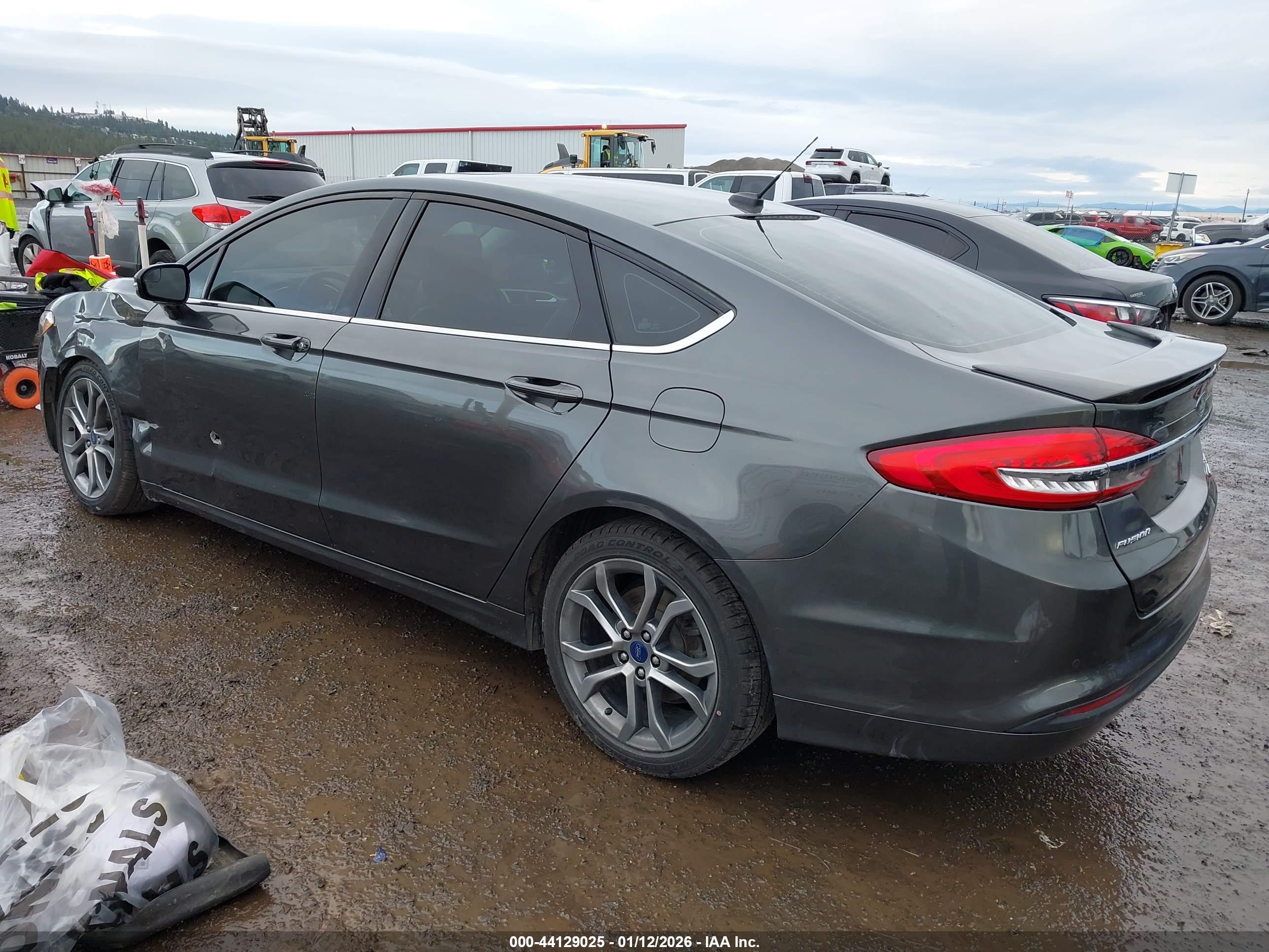 FORD FUSION image 3