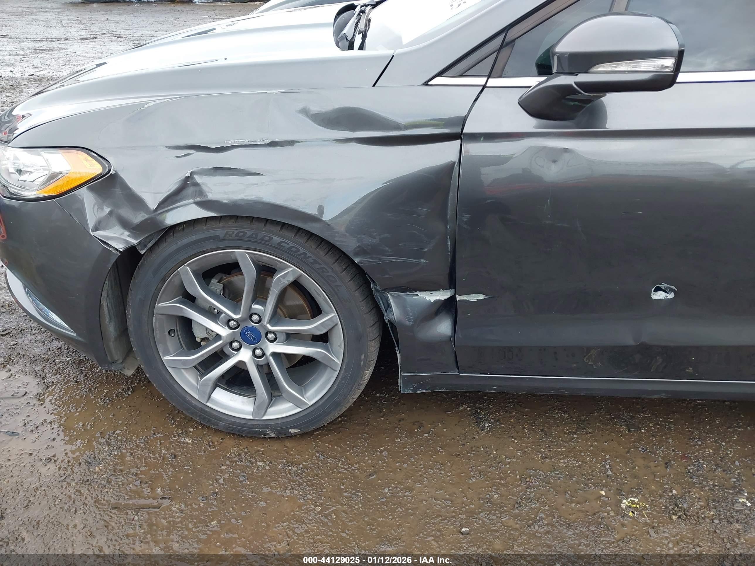 FORD FUSION image 6