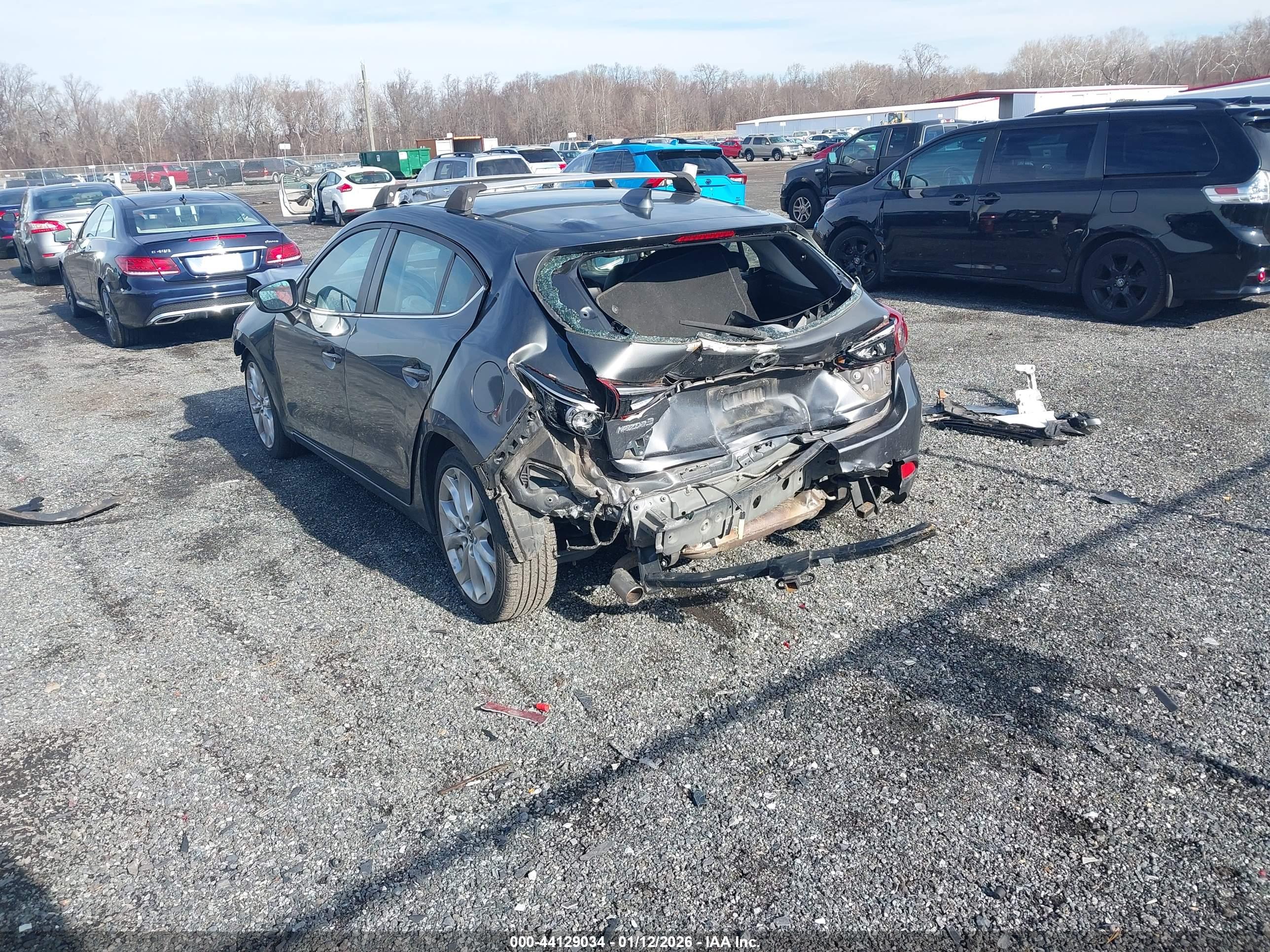 MAZDA MAZDA3 image 3