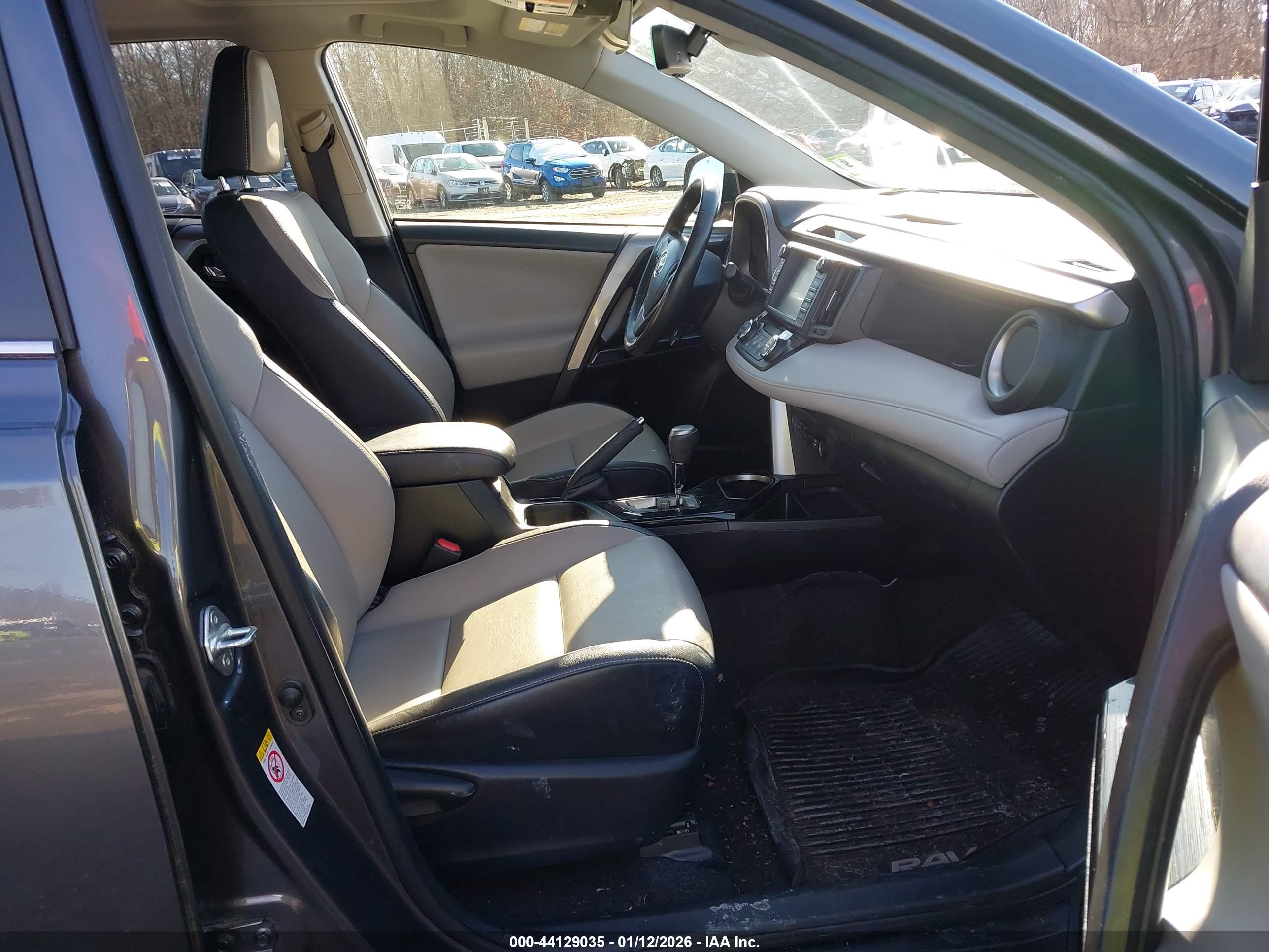 TOYOTA RAV4 image 5