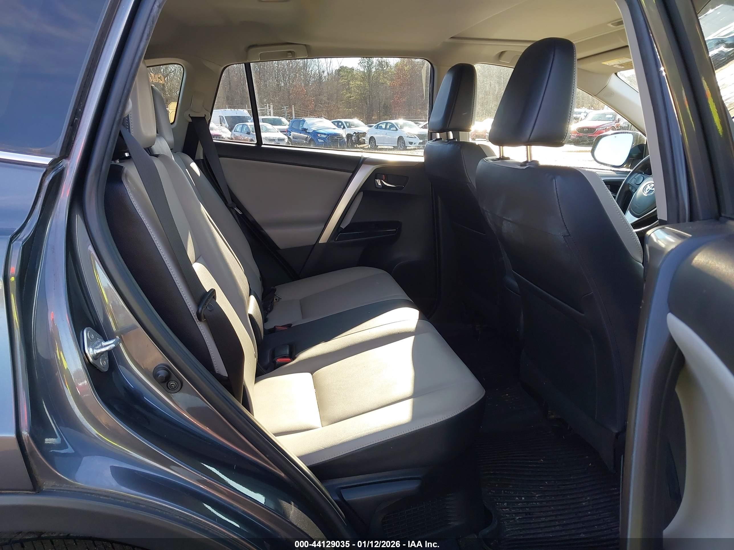 TOYOTA RAV4 image 8