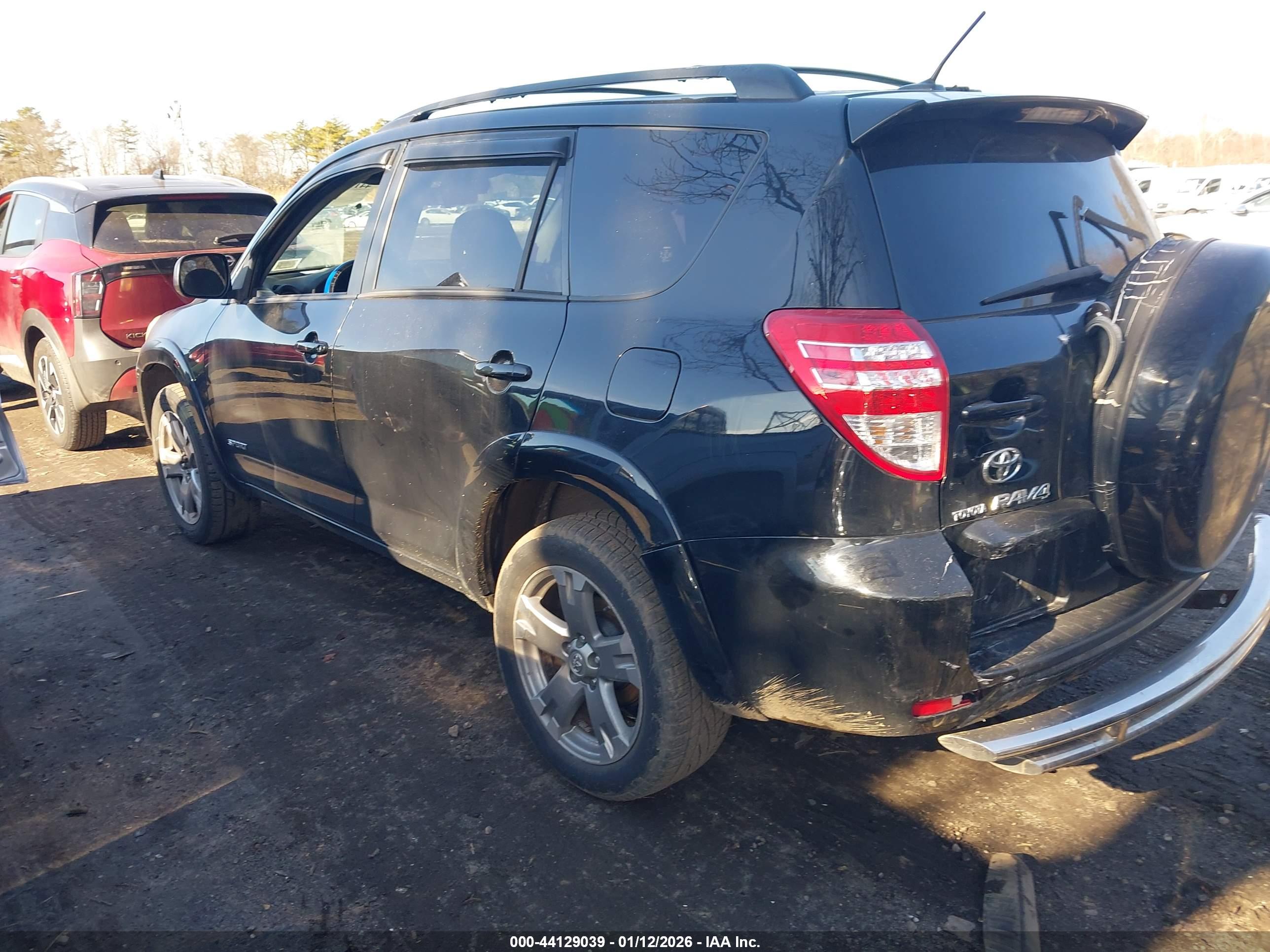 TOYOTA RAV4 image 3
