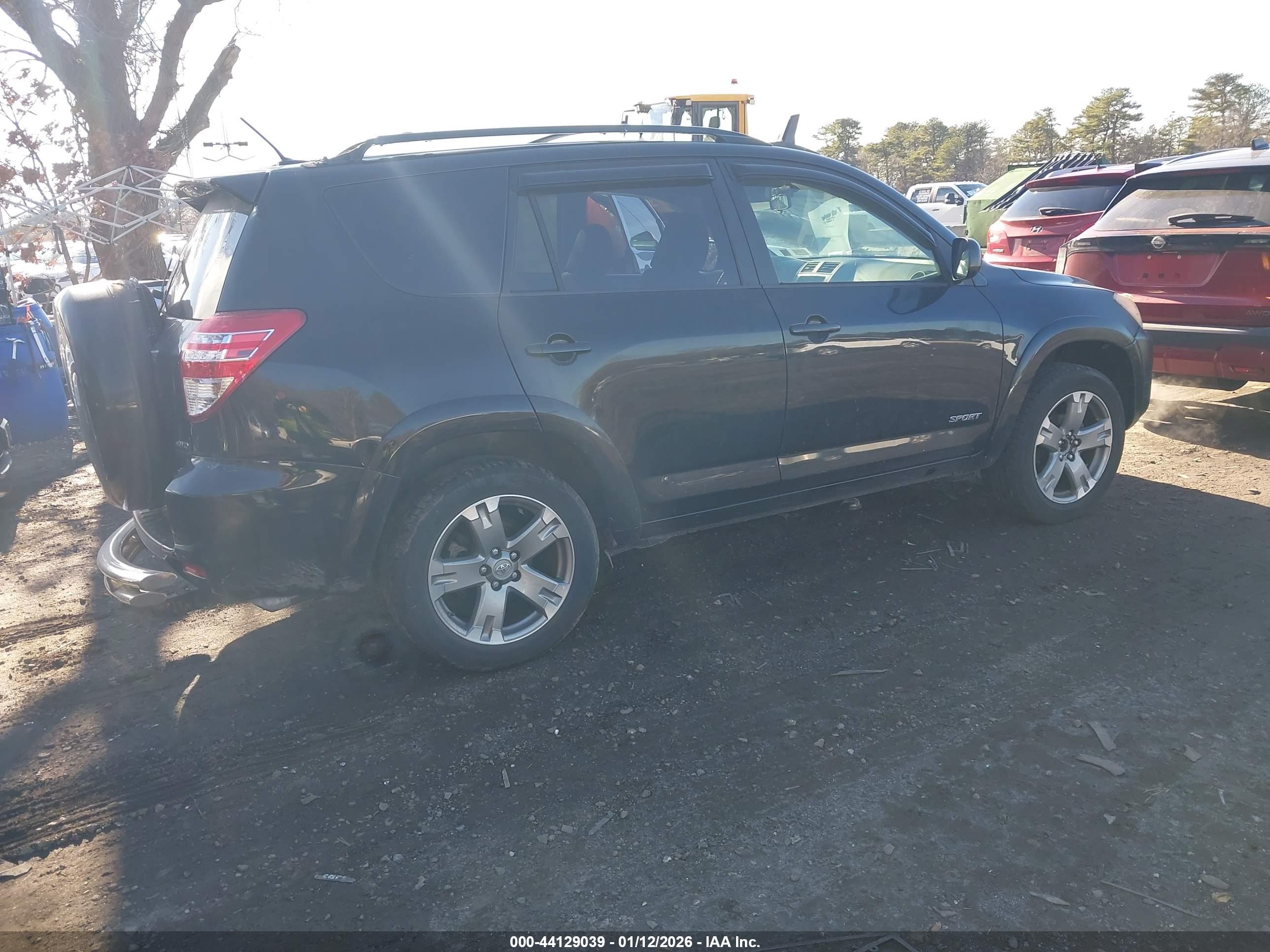 TOYOTA RAV4 image 4