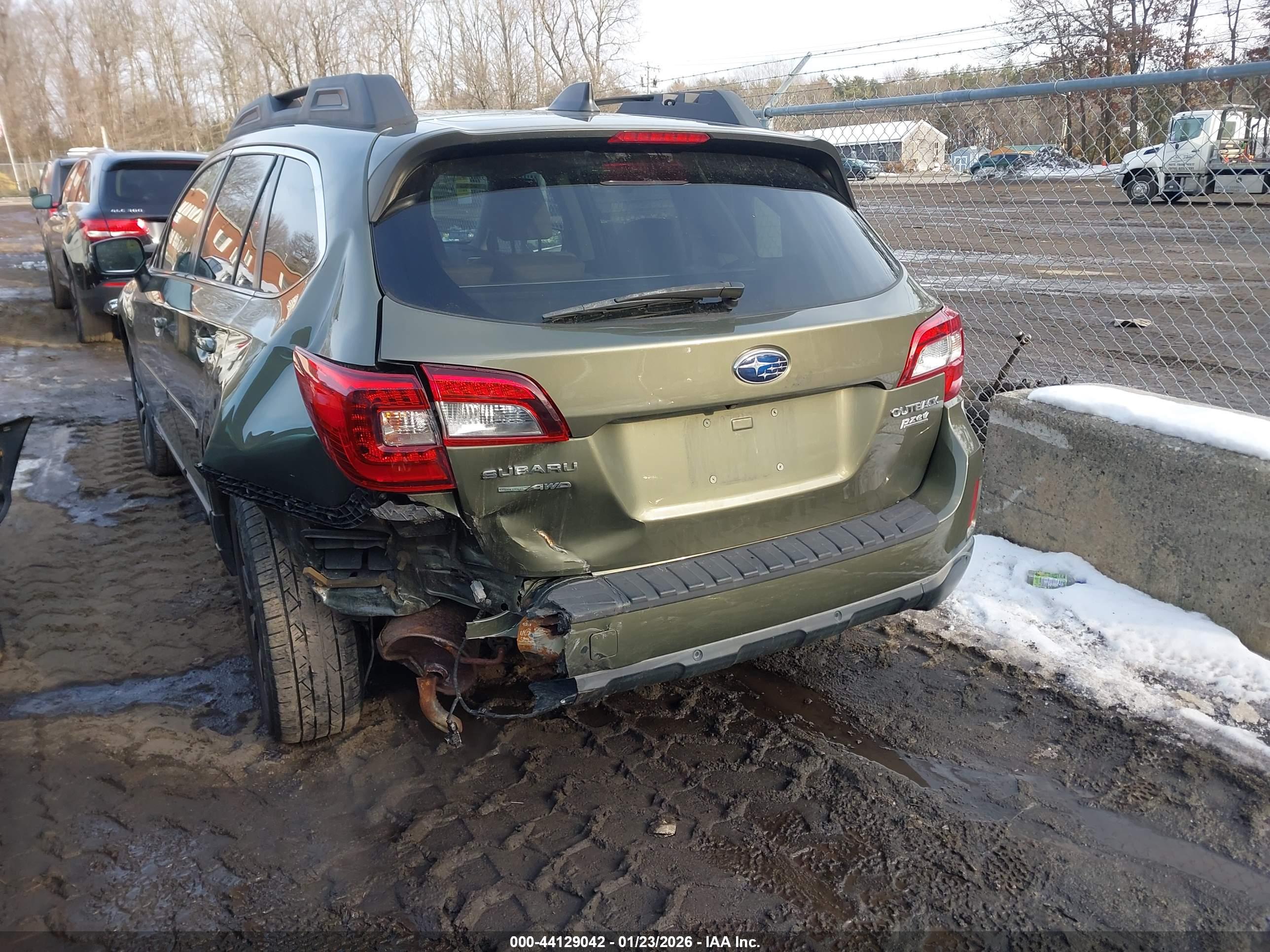 SUBARU OUTBACK image 3