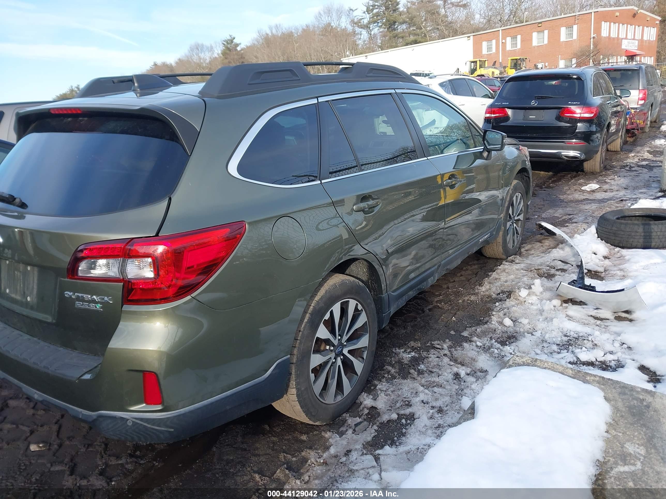 SUBARU OUTBACK image 4