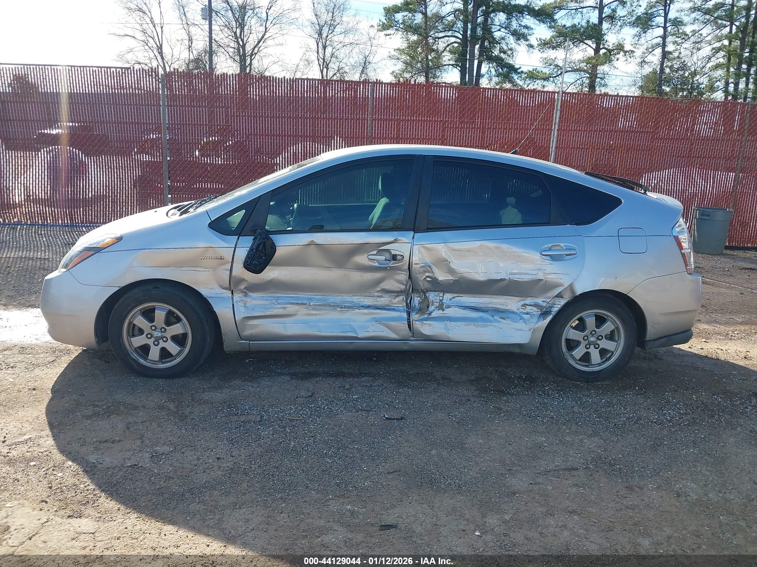TOYOTA PRIUS image 6