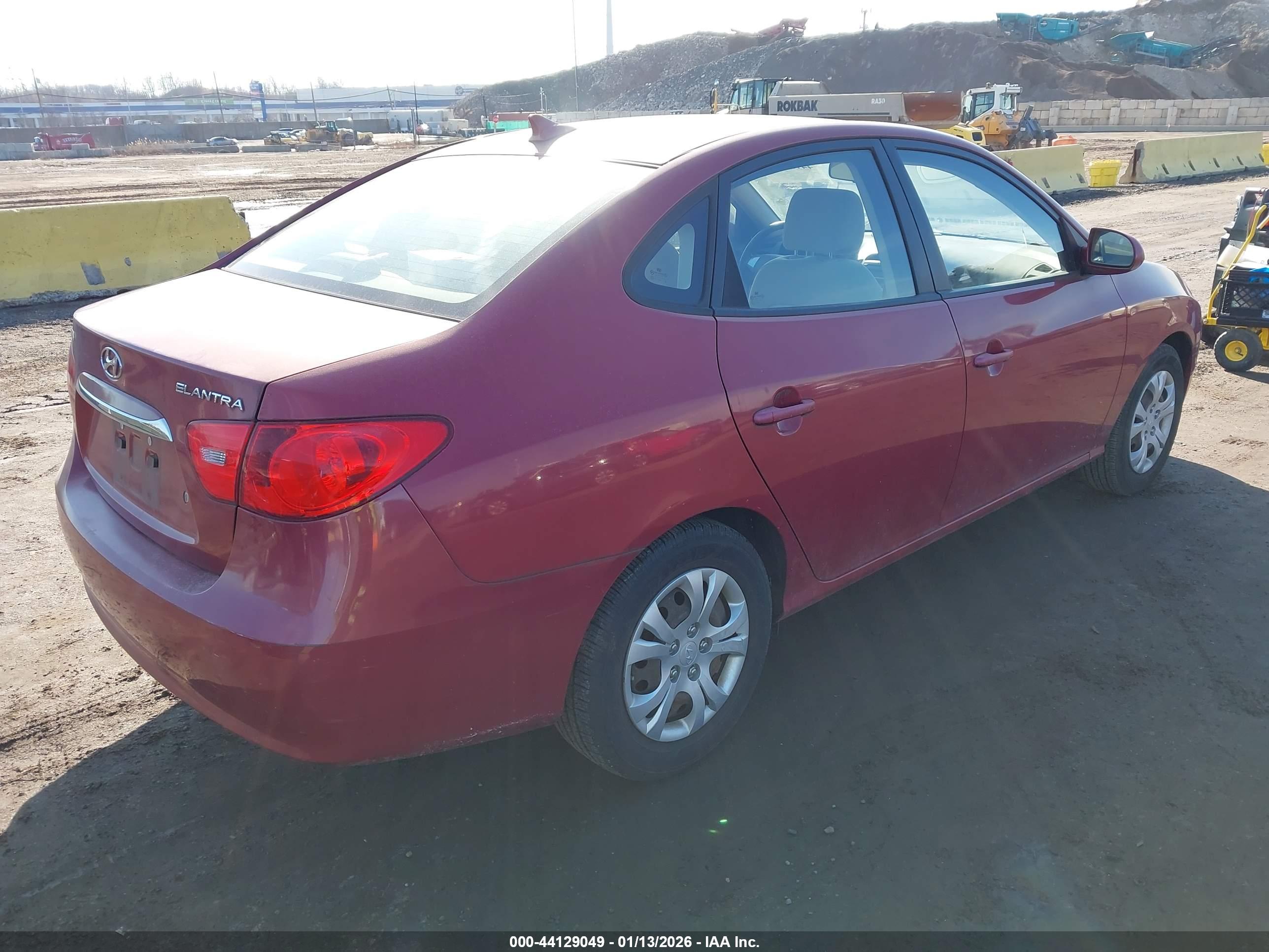 HYUNDAI ELANTRA image 4