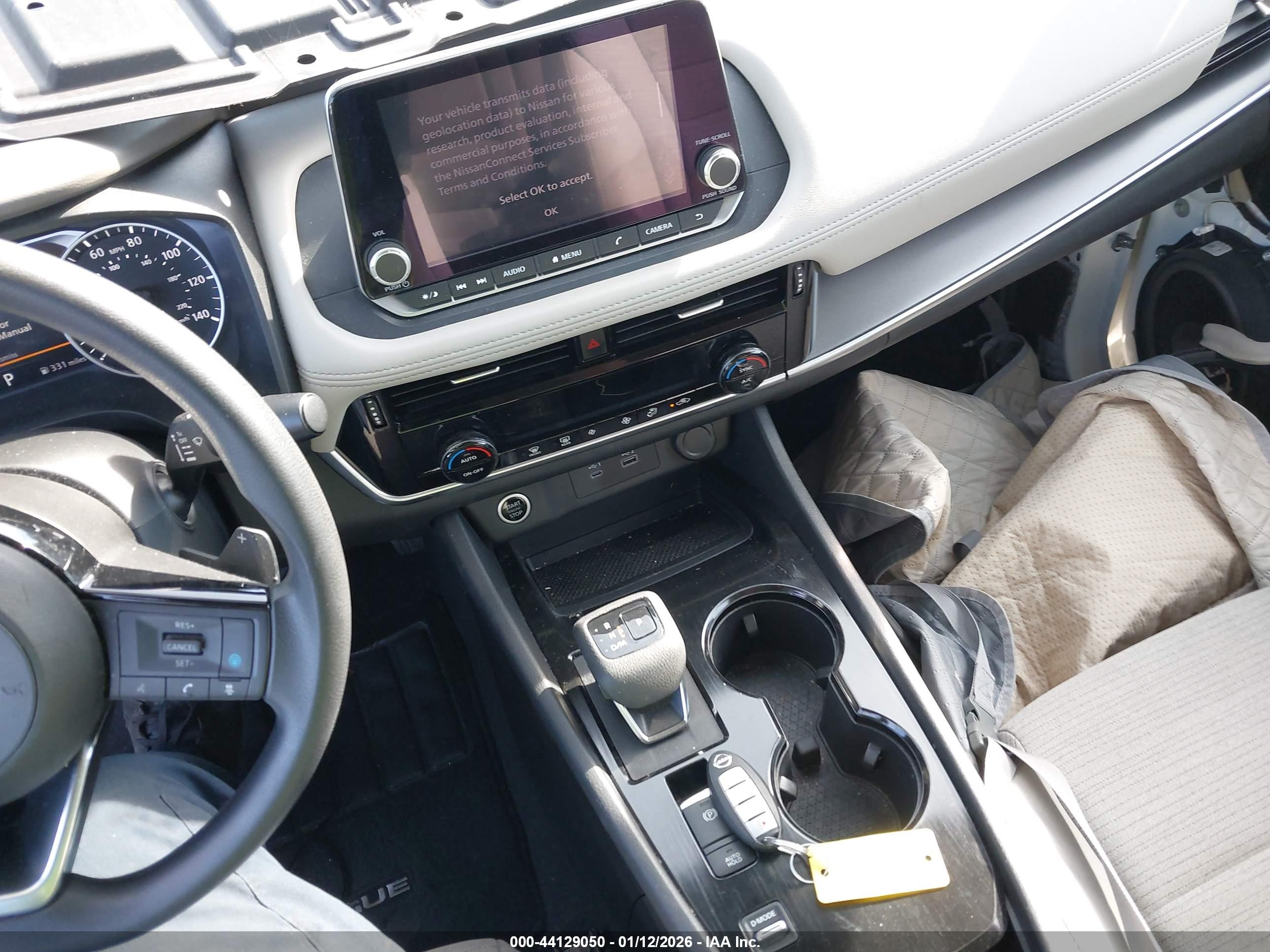 NISSAN ROGUE image 11