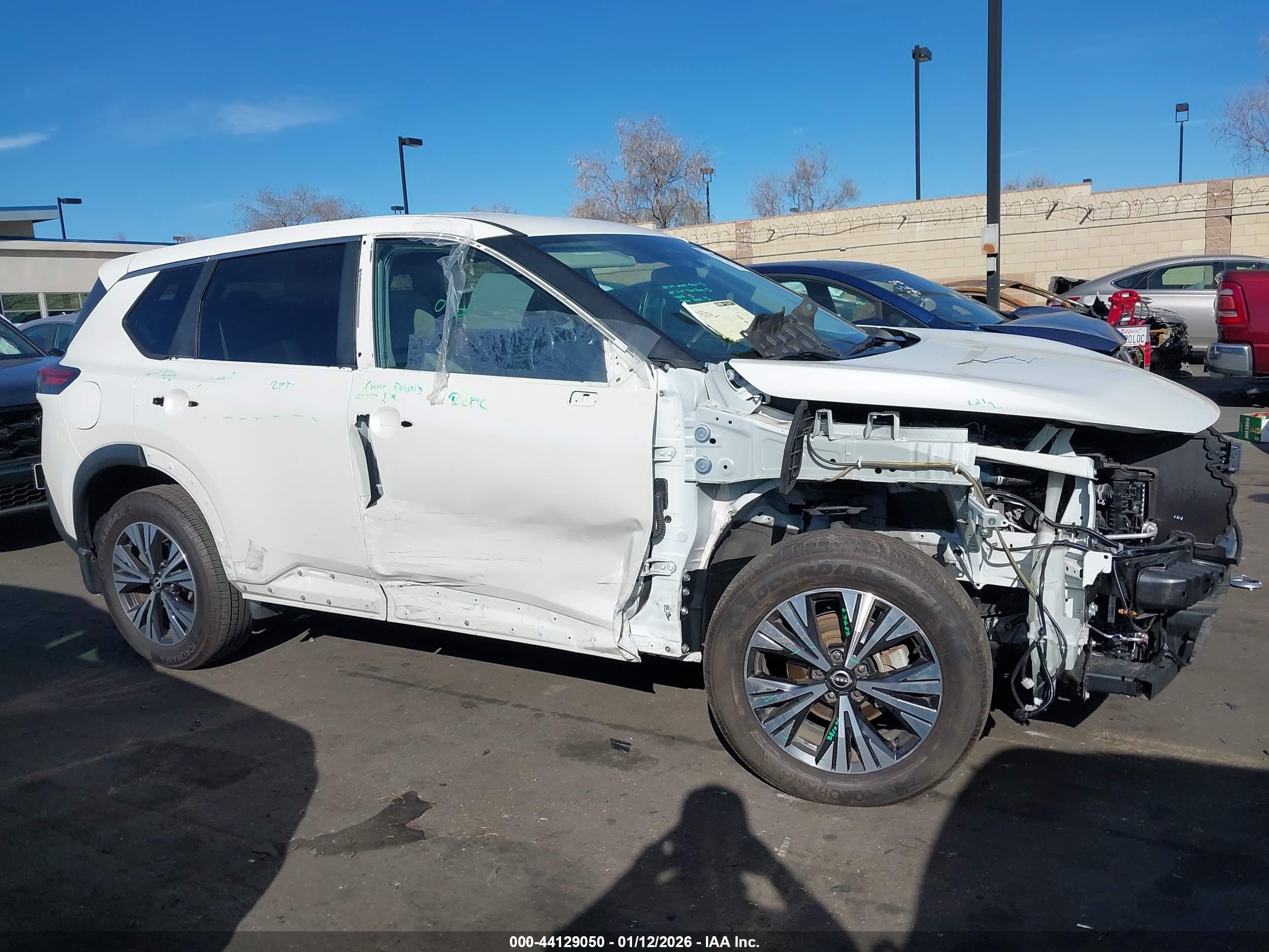 NISSAN ROGUE image 6