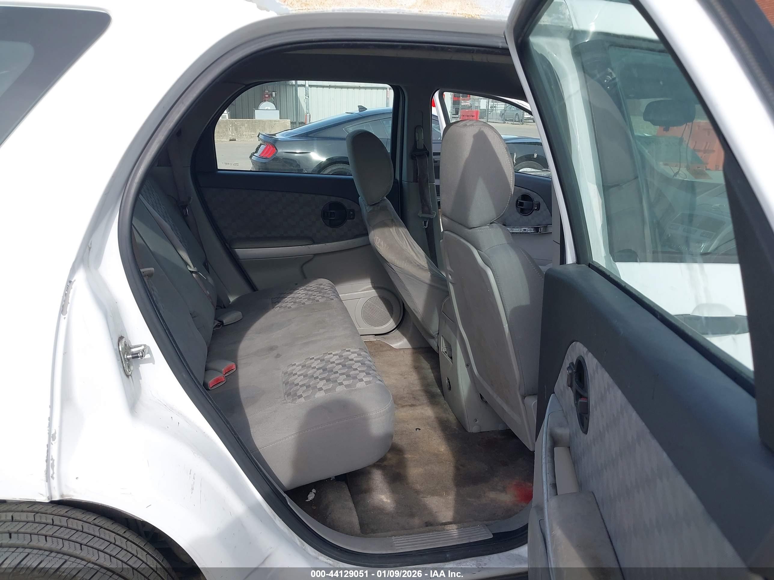 CHEVROLET EQUINOX image 8