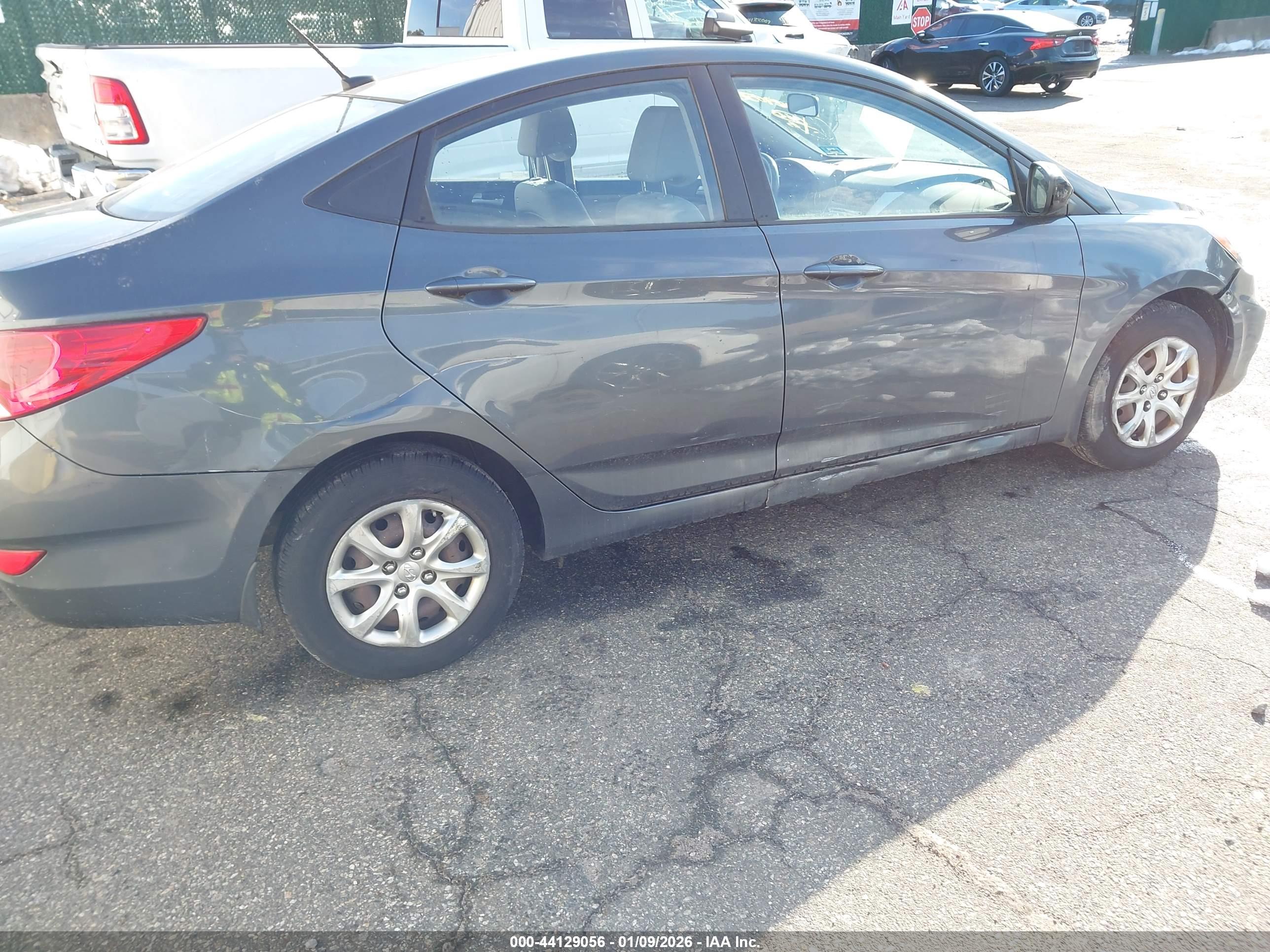 HYUNDAI ACCENT image 6