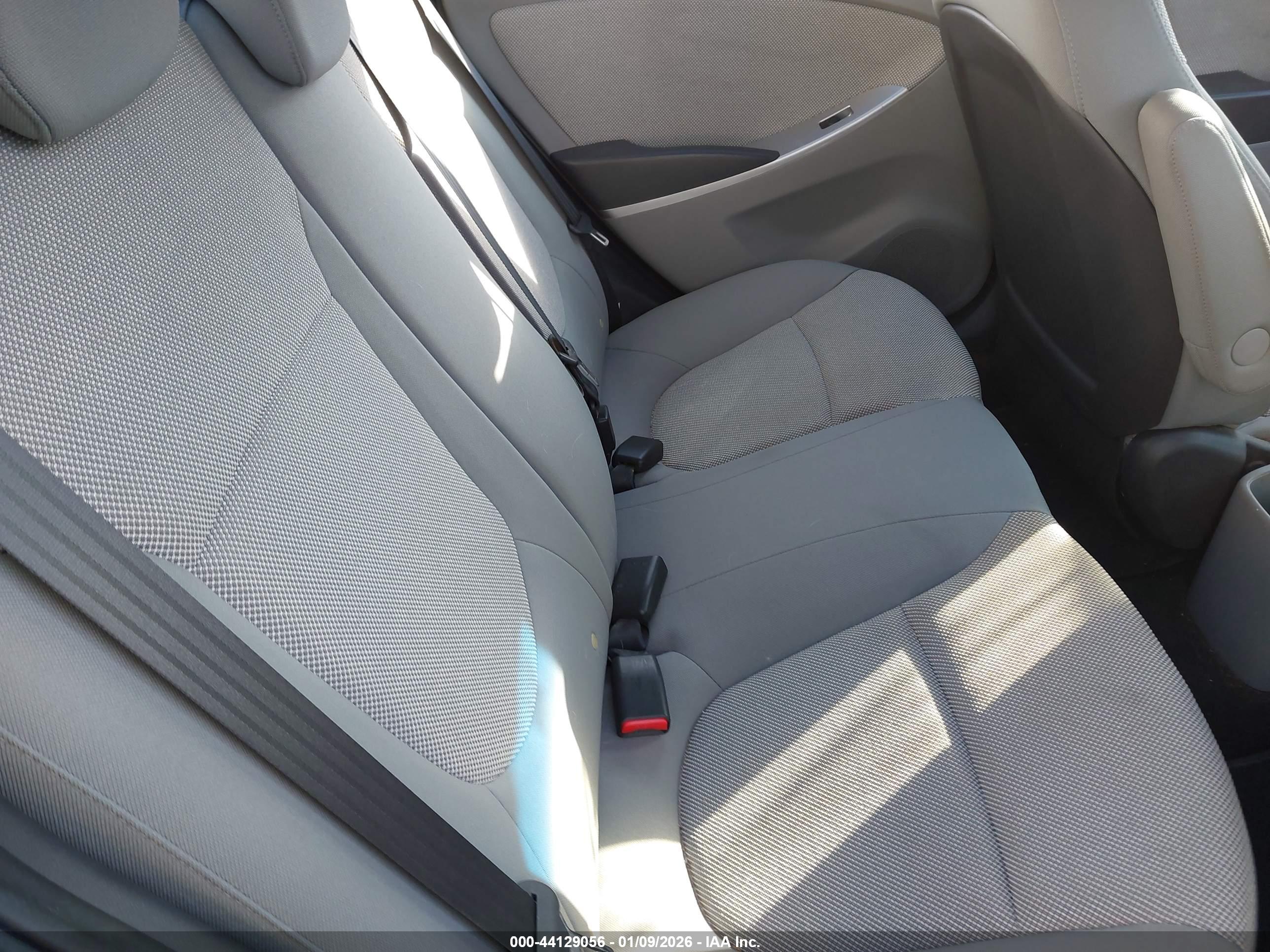 HYUNDAI ACCENT image 8