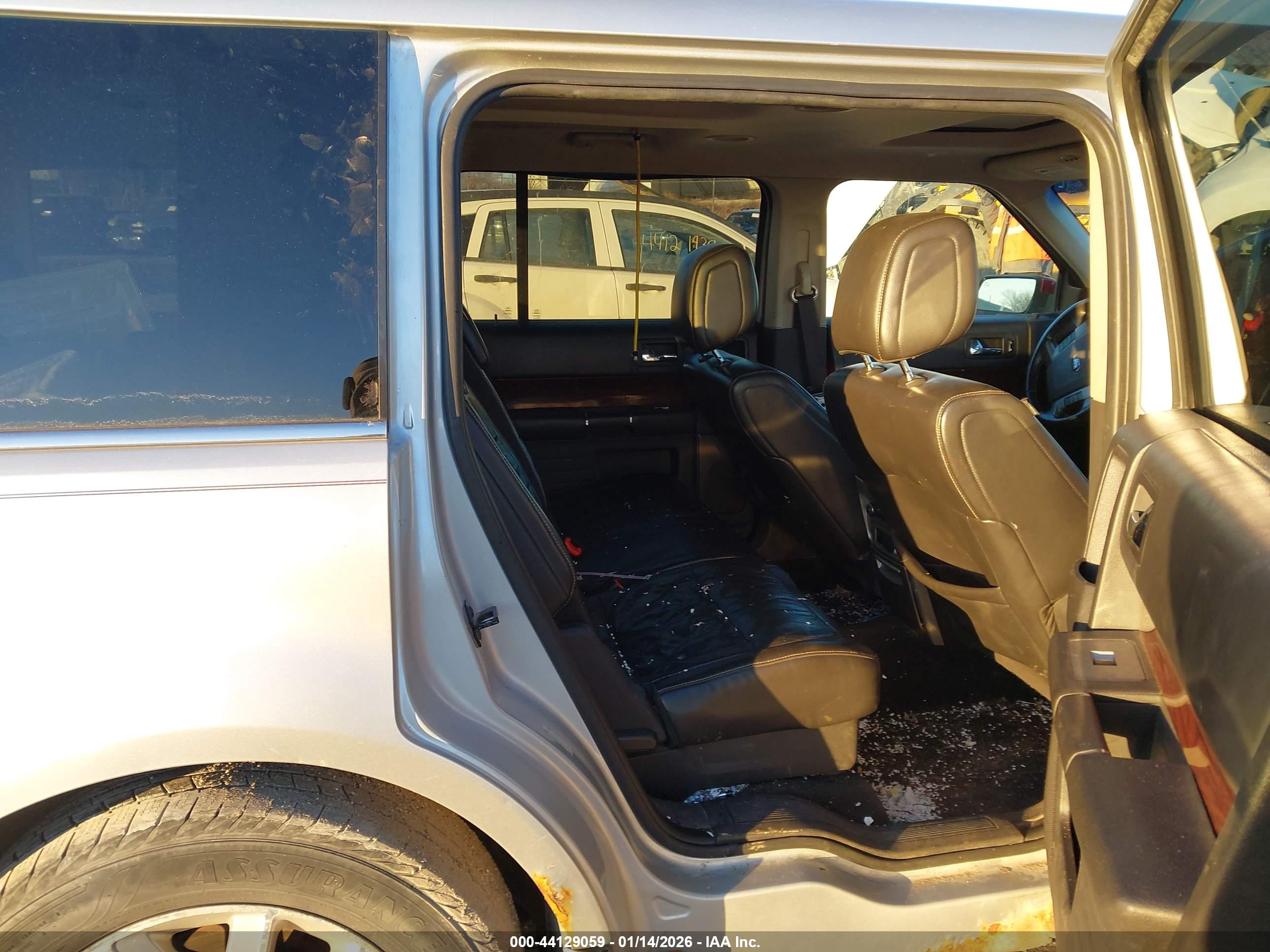 FORD FLEX image 8