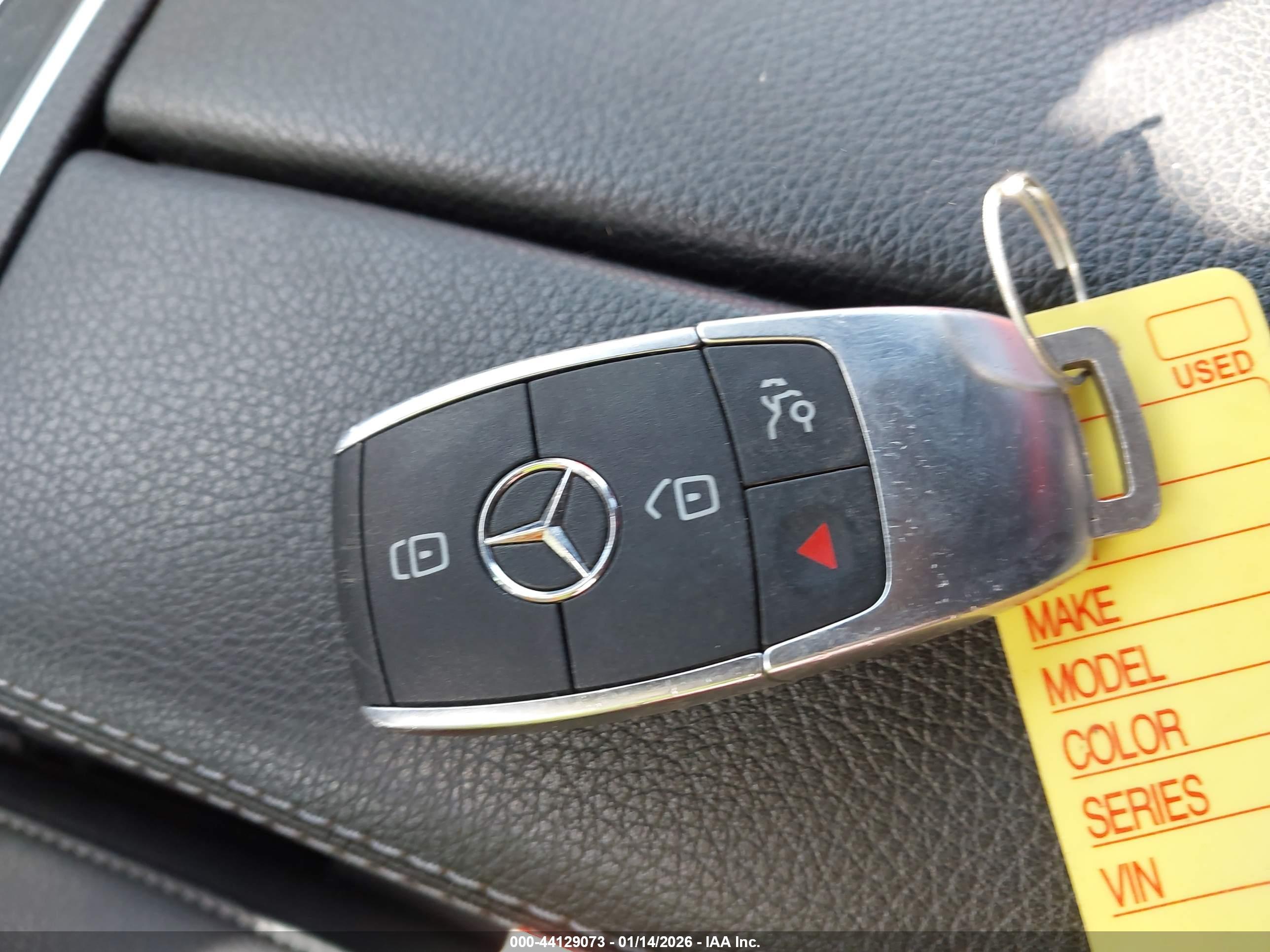 MERCEDES-BENZ GLA image 11