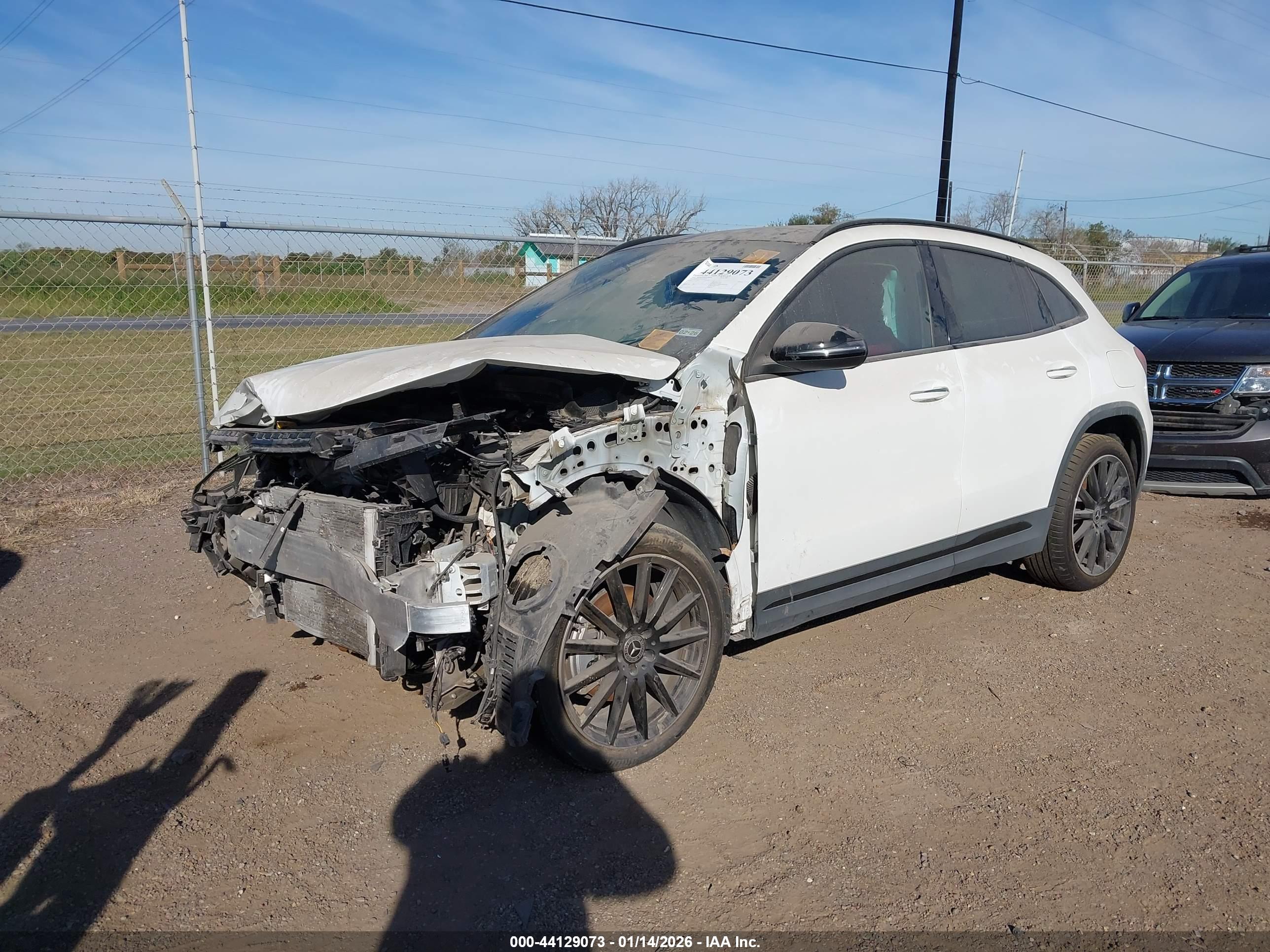 MERCEDES-BENZ GLA image 2