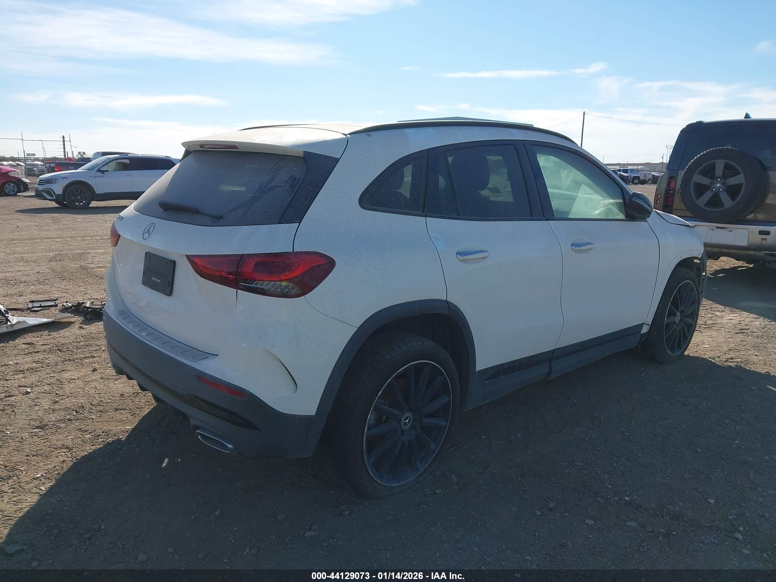 MERCEDES-BENZ GLA image 4