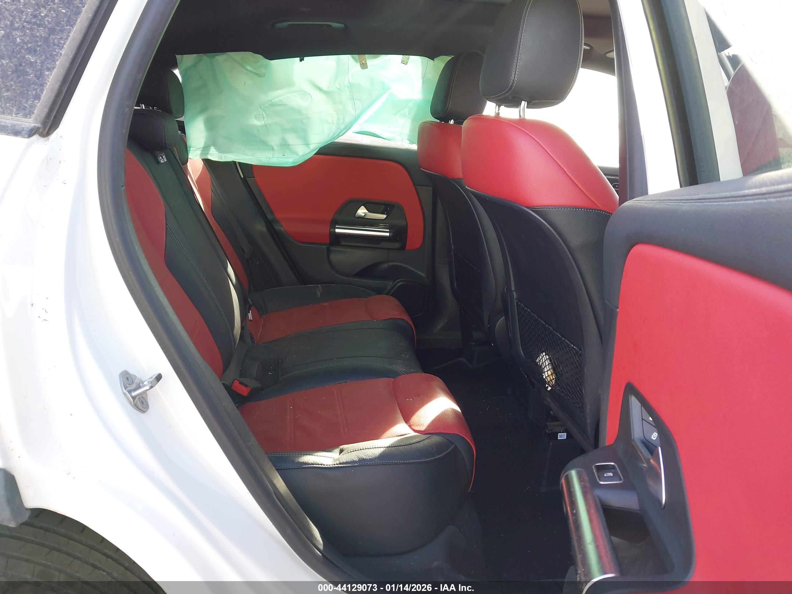 MERCEDES-BENZ GLA image 8
