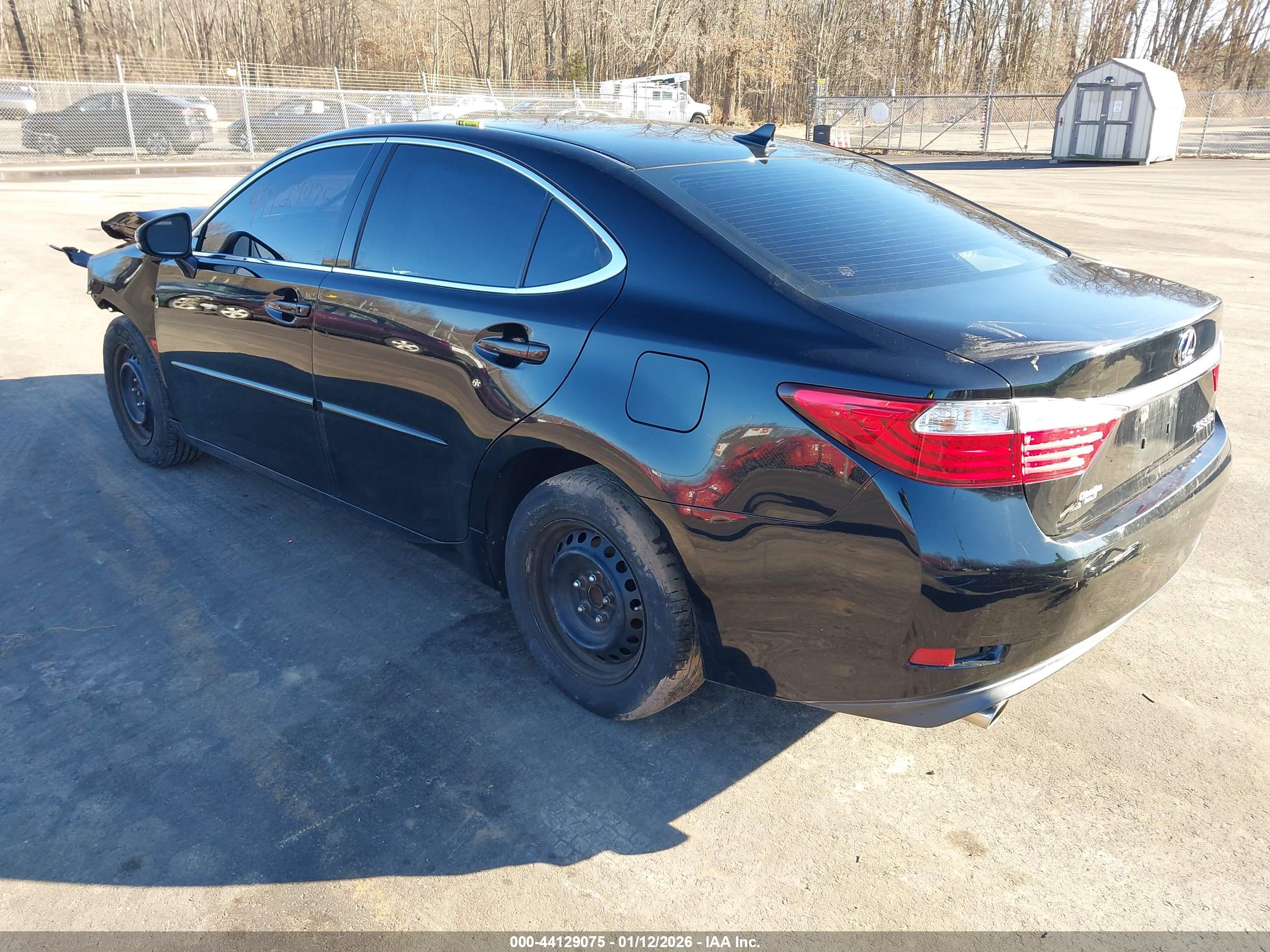 LEXUS ES image 3