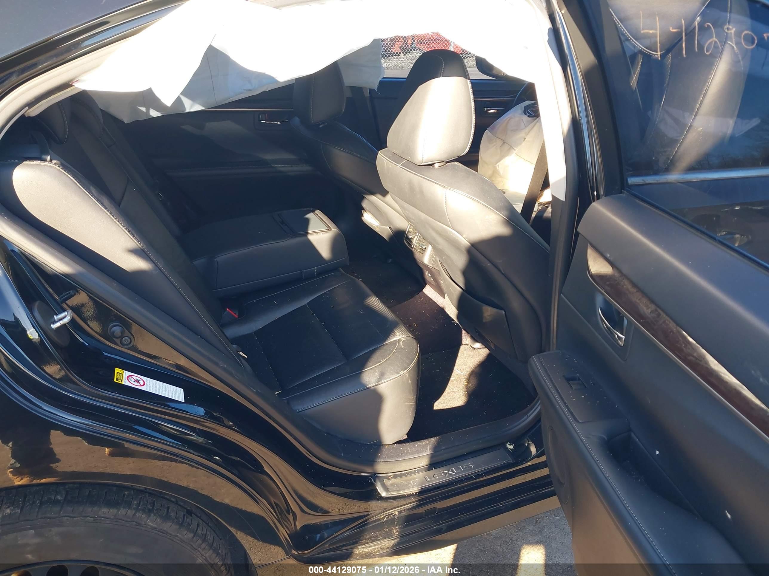 LEXUS ES image 8