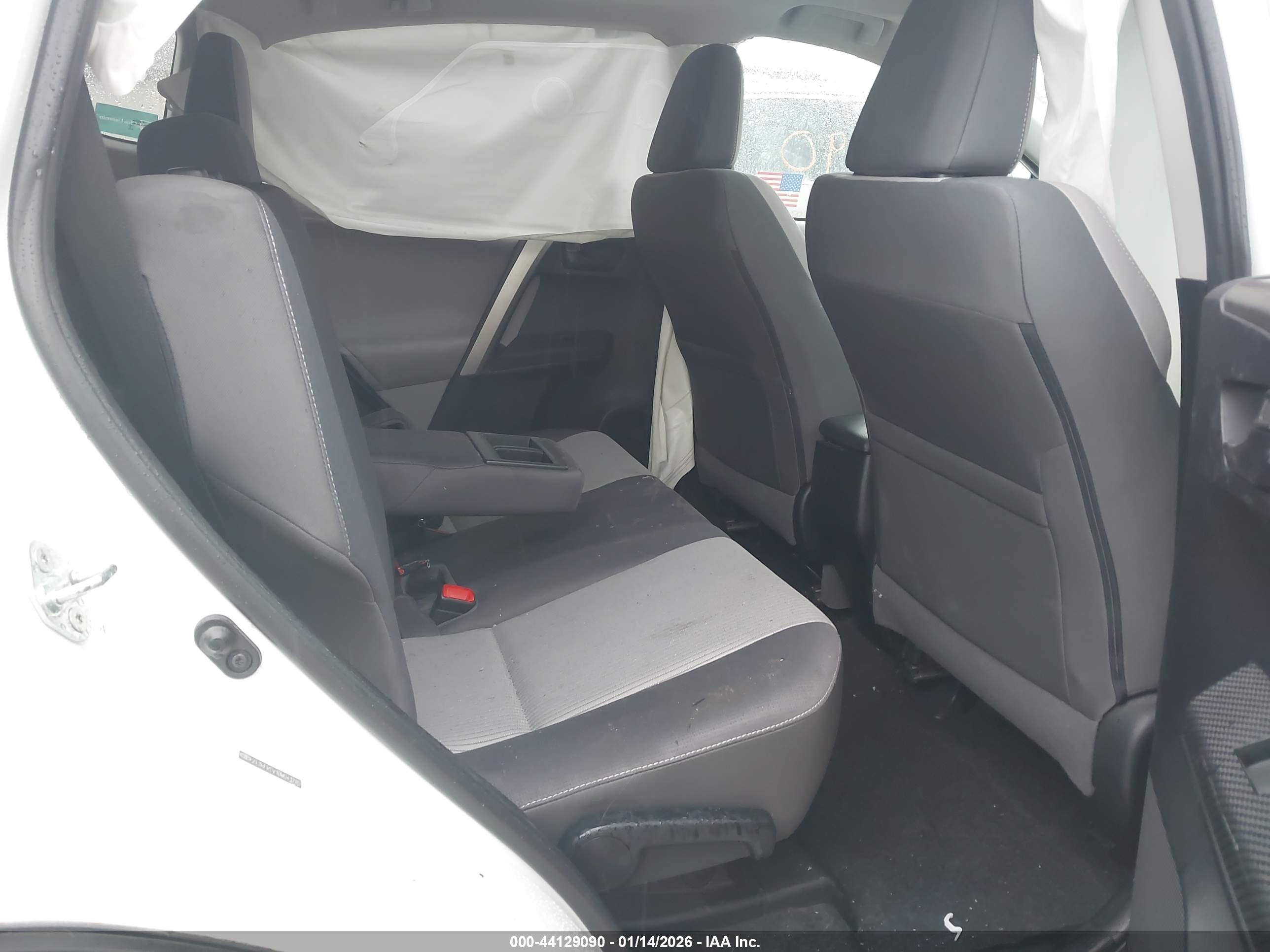 TOYOTA RAV4 image 8