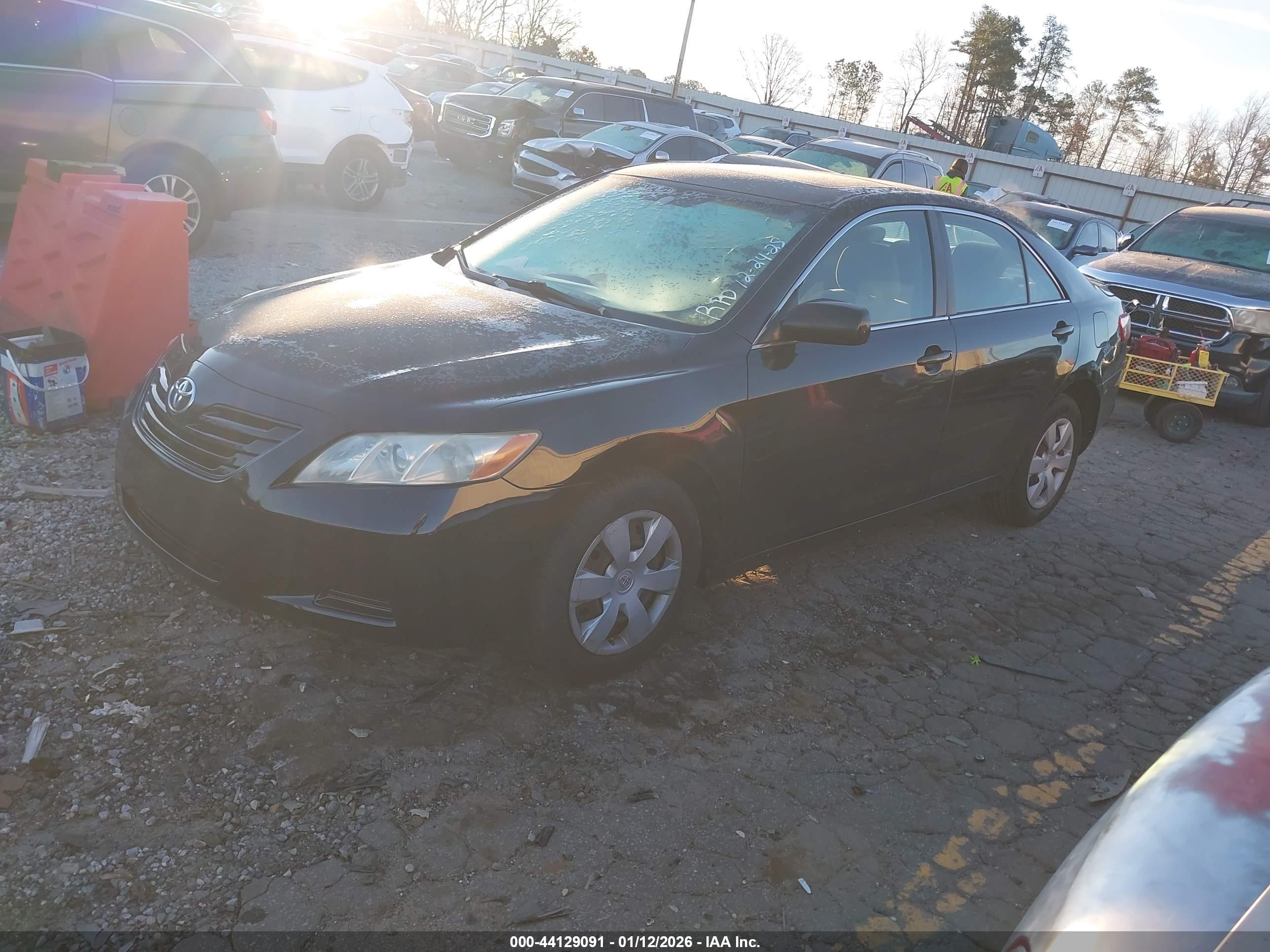 TOYOTA CAMRY image 2