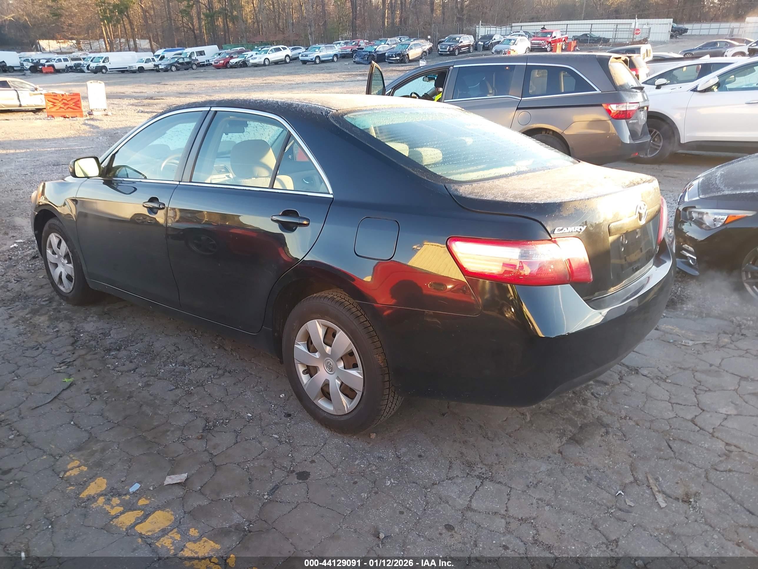 TOYOTA CAMRY image 3