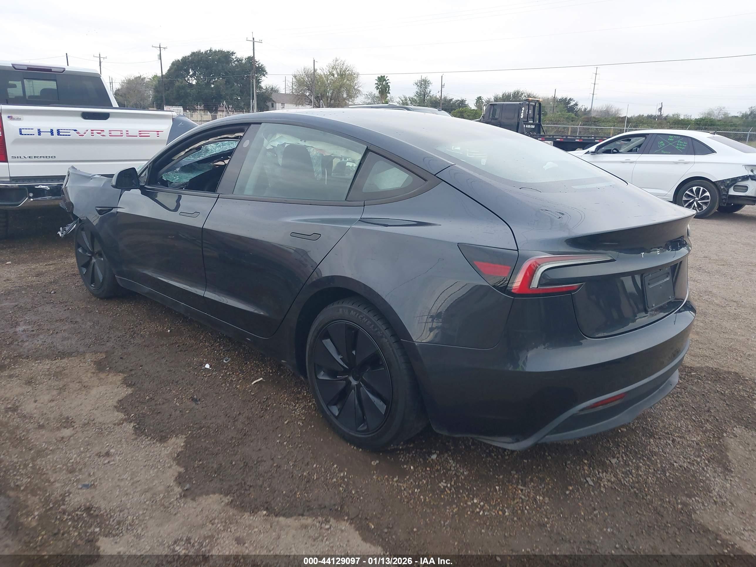 TESLA MODEL image 3