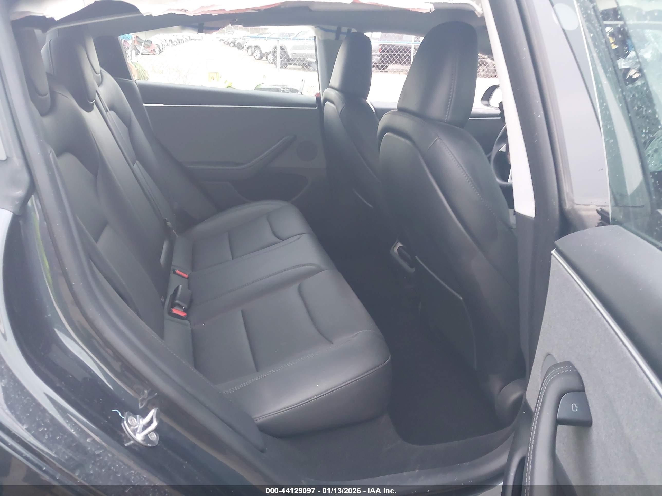 TESLA MODEL image 8