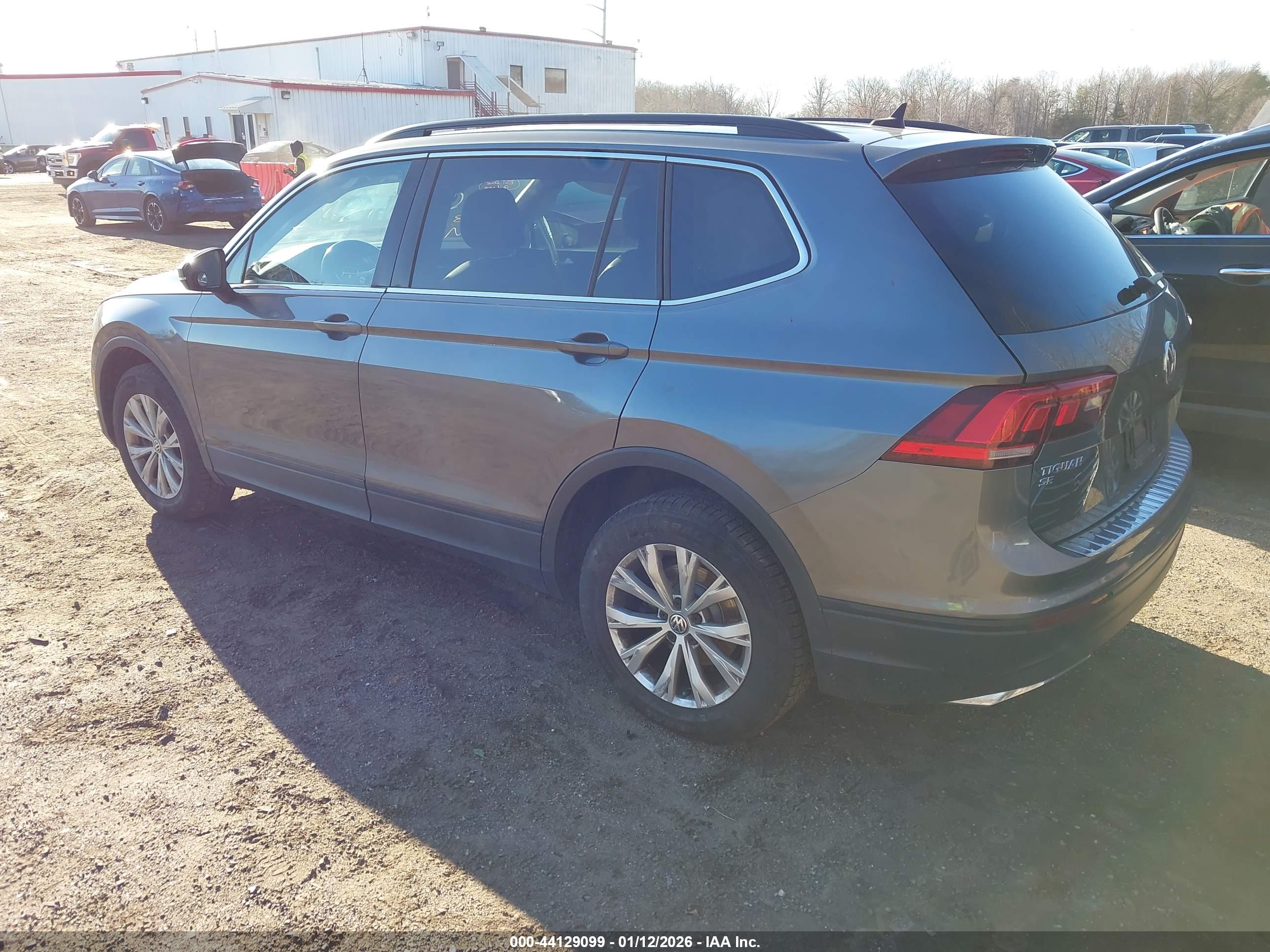 VOLKSWAGEN TIGUAN image 3