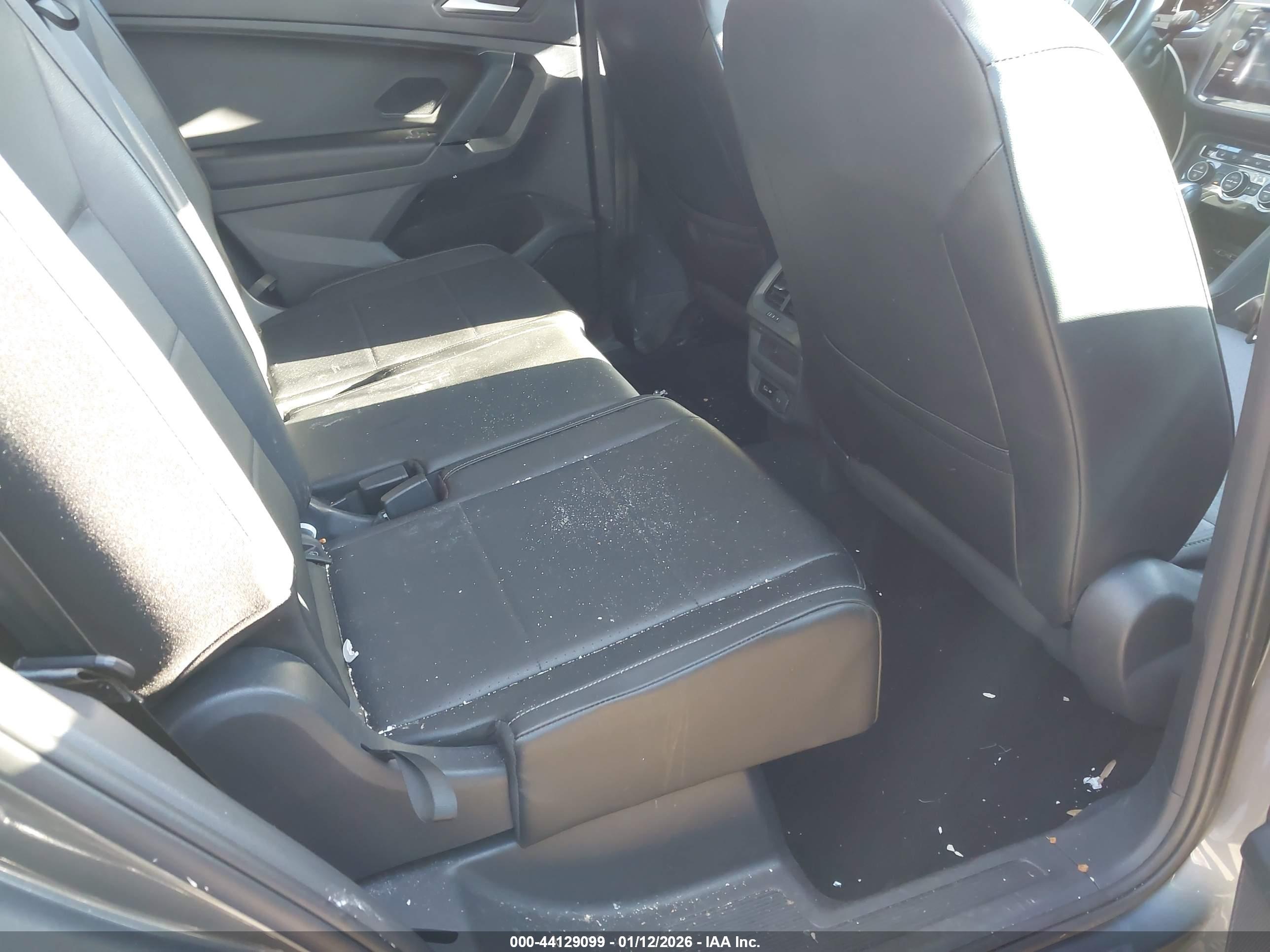 VOLKSWAGEN TIGUAN image 8