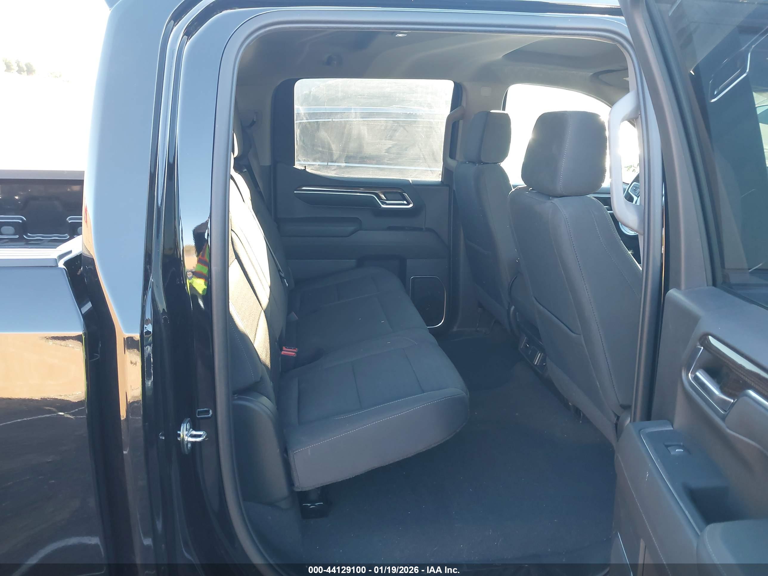 CHEVROLET SILVERADO image 8