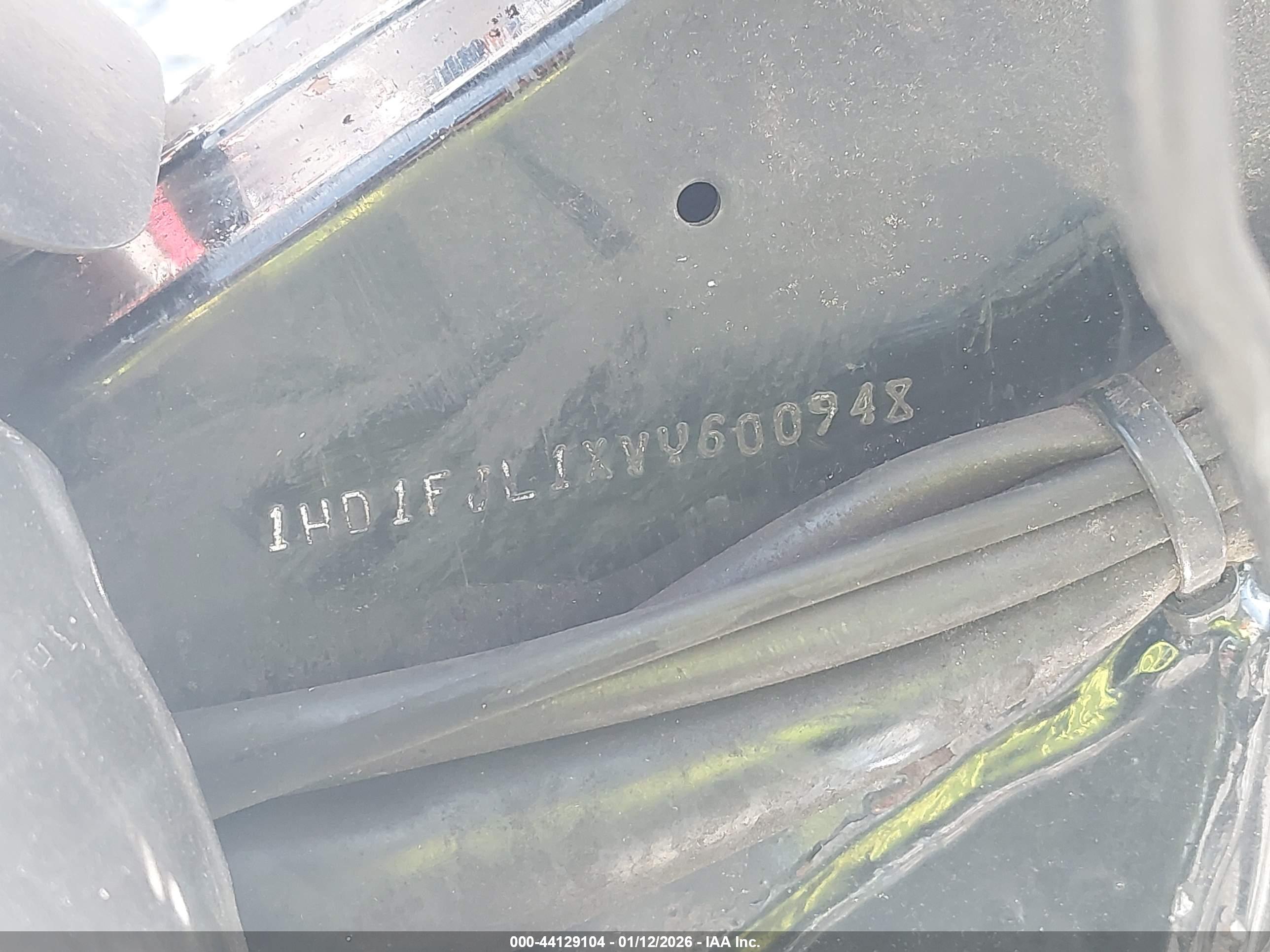 HARLEY-DAVIDSON FLHP image 10