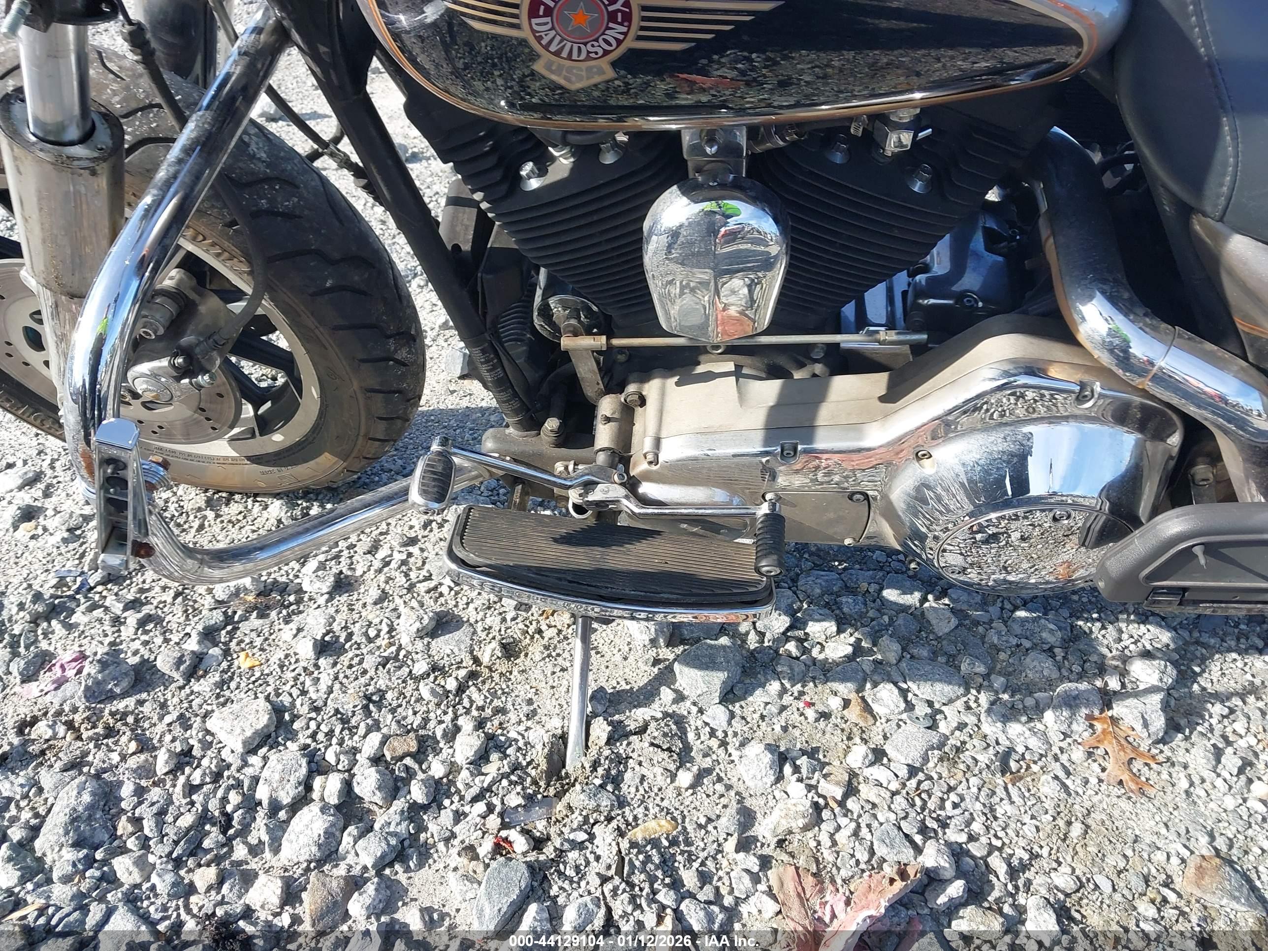 HARLEY-DAVIDSON FLHP image 9
