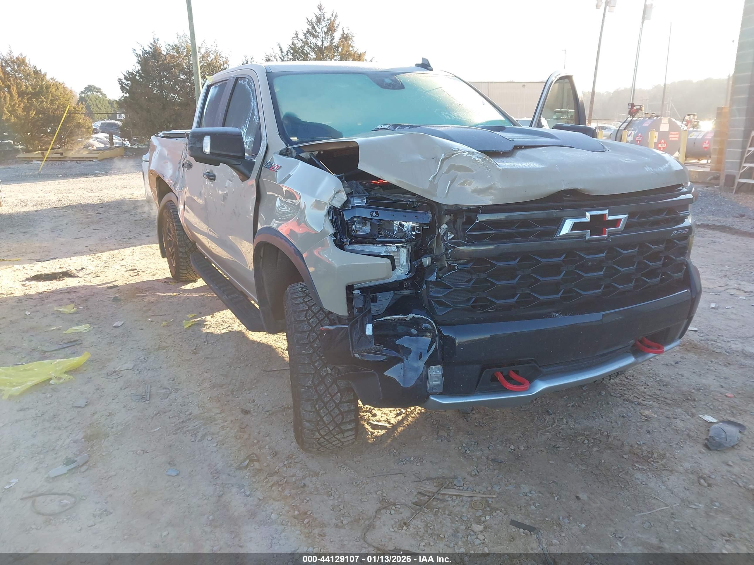 CHEVROLET SILVERADO image 6