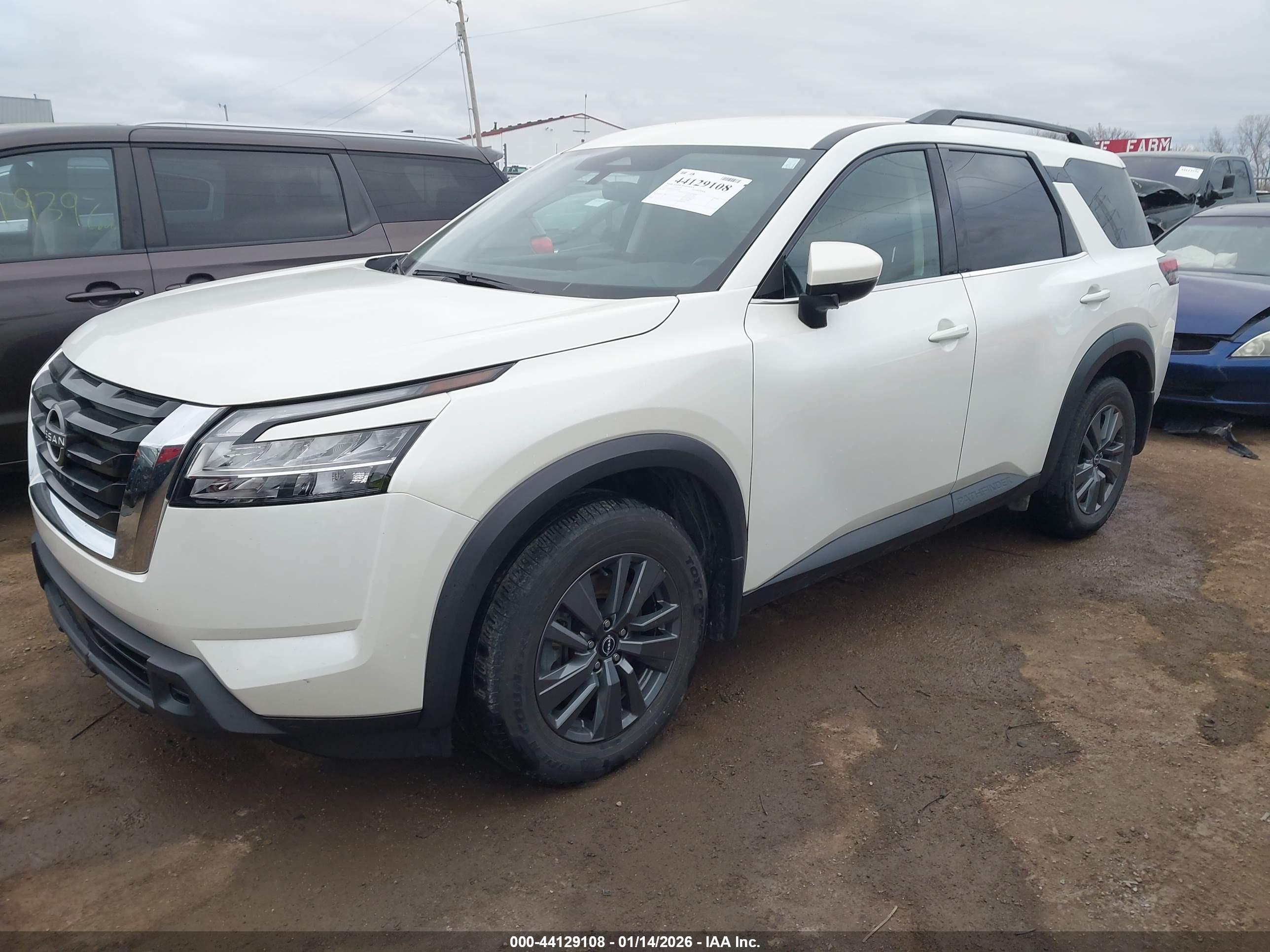 NISSAN PATHFINDER image 2