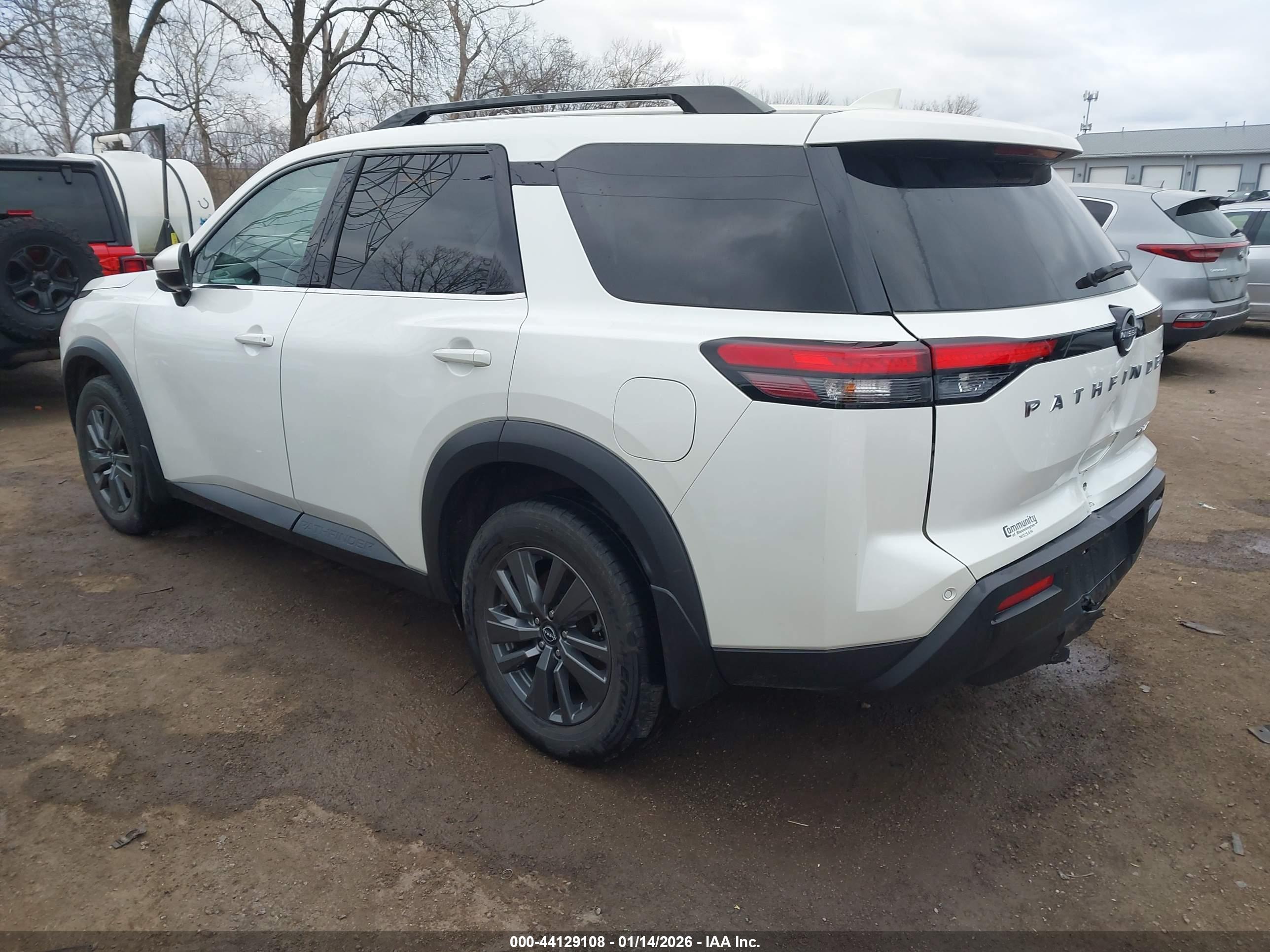 NISSAN PATHFINDER image 3
