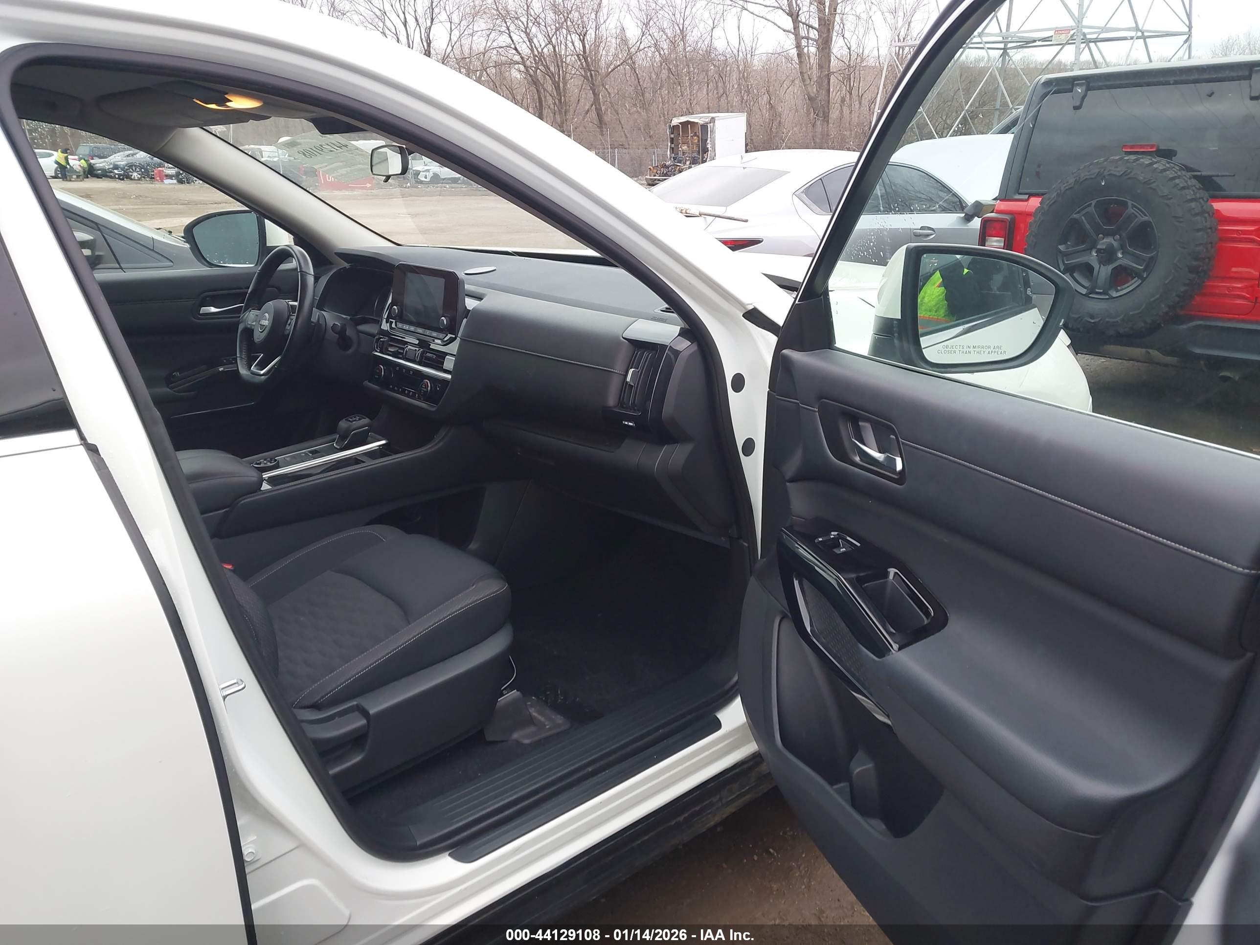 NISSAN PATHFINDER image 5