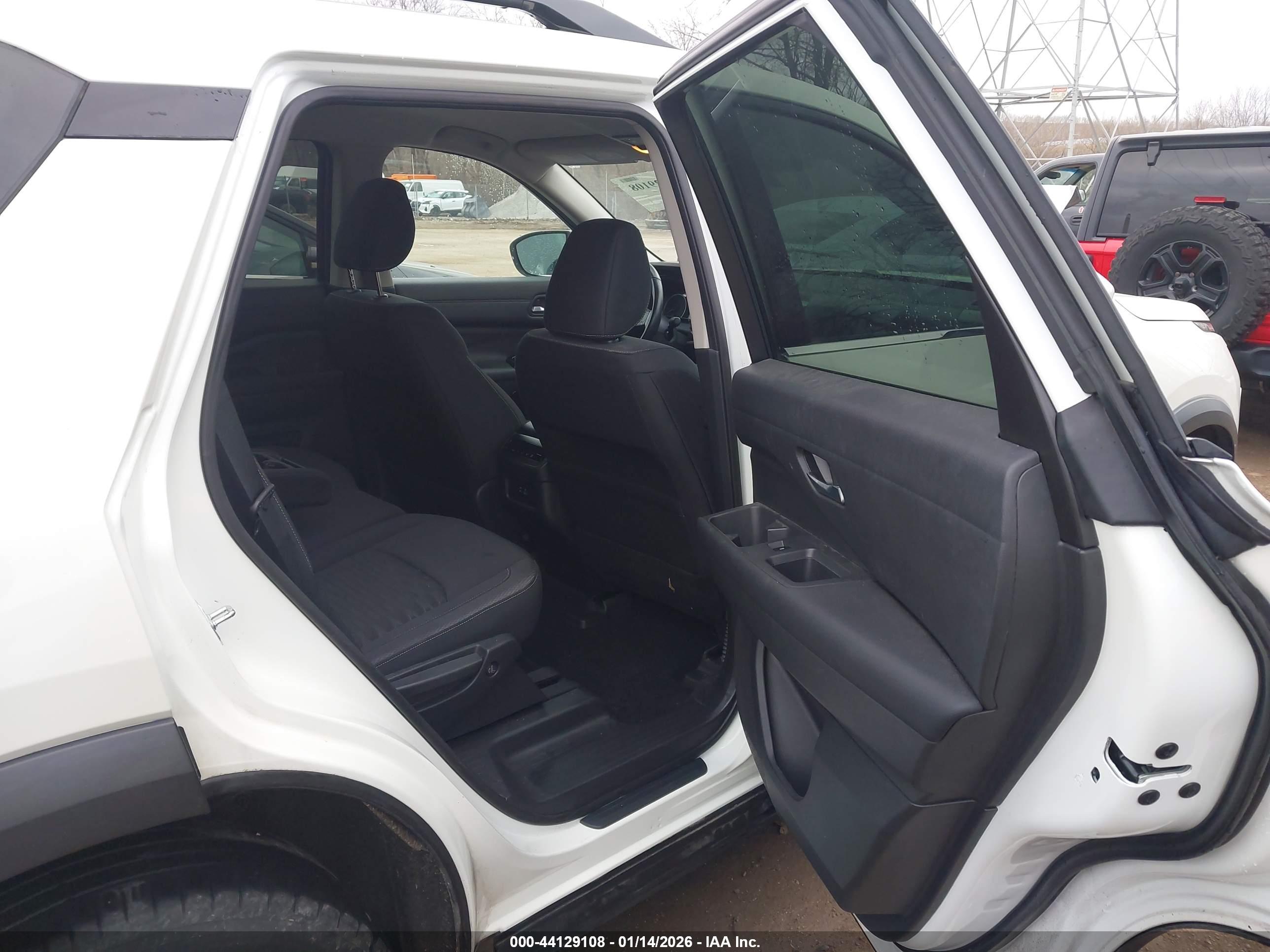 NISSAN PATHFINDER image 8