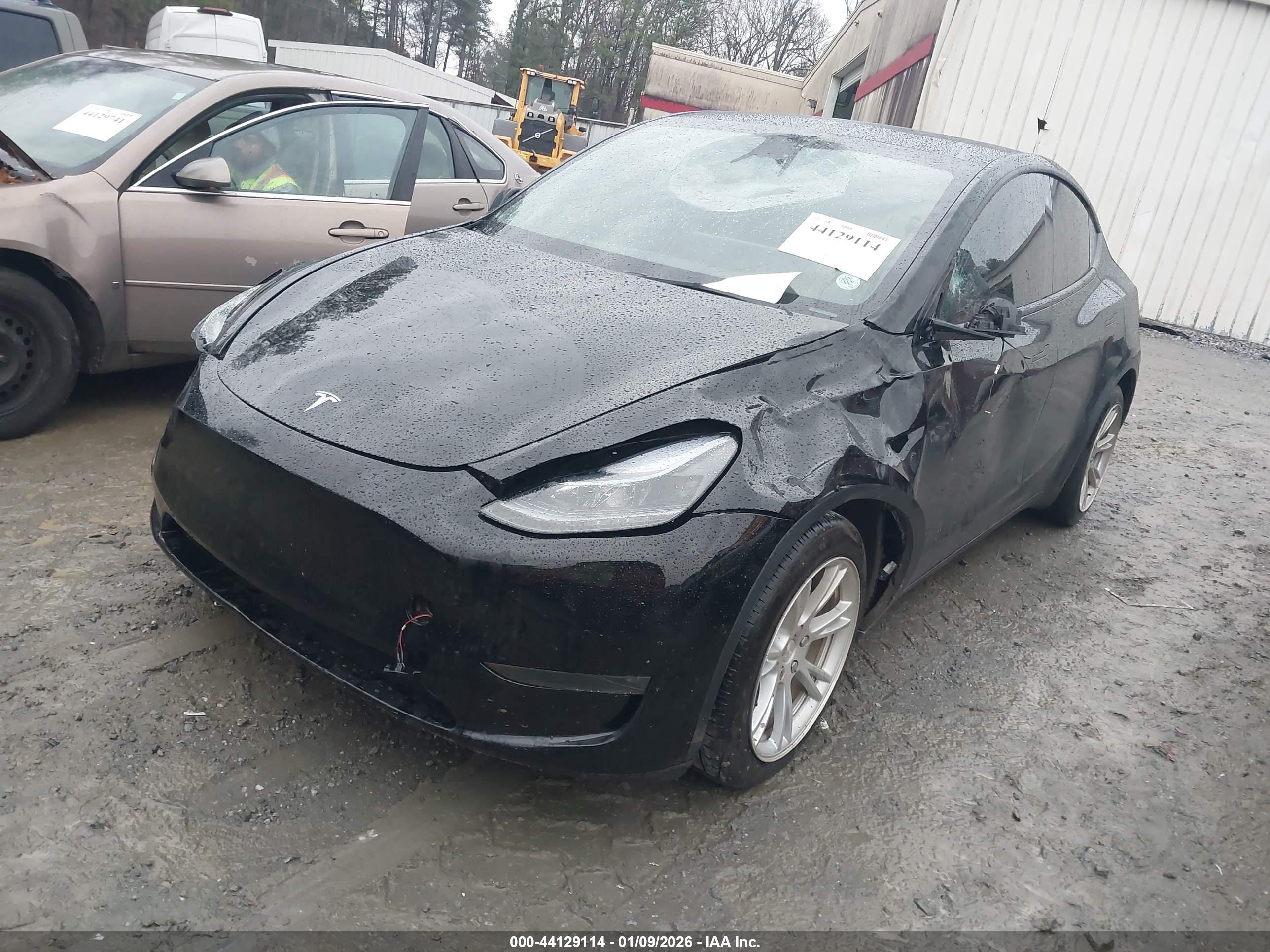 TESLA MODEL image 2