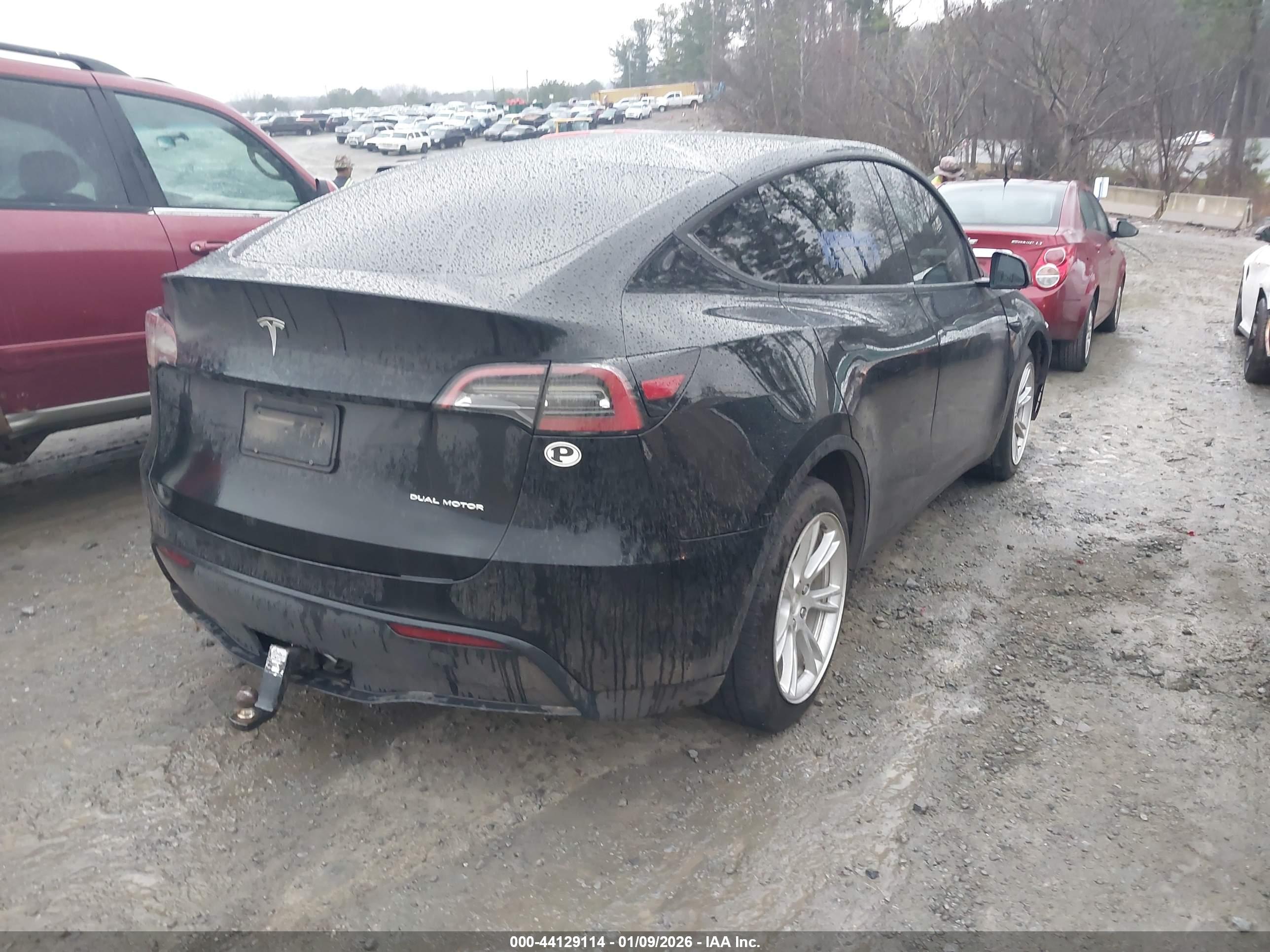 TESLA MODEL image 4