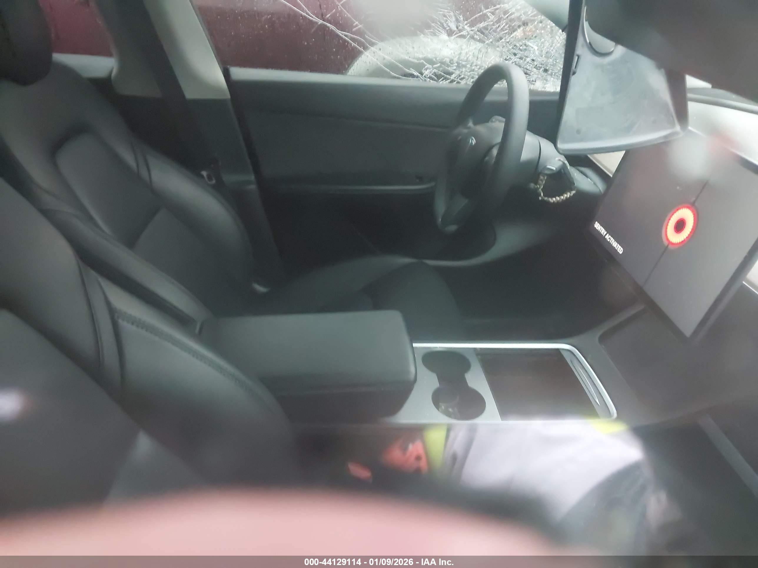 TESLA MODEL image 5